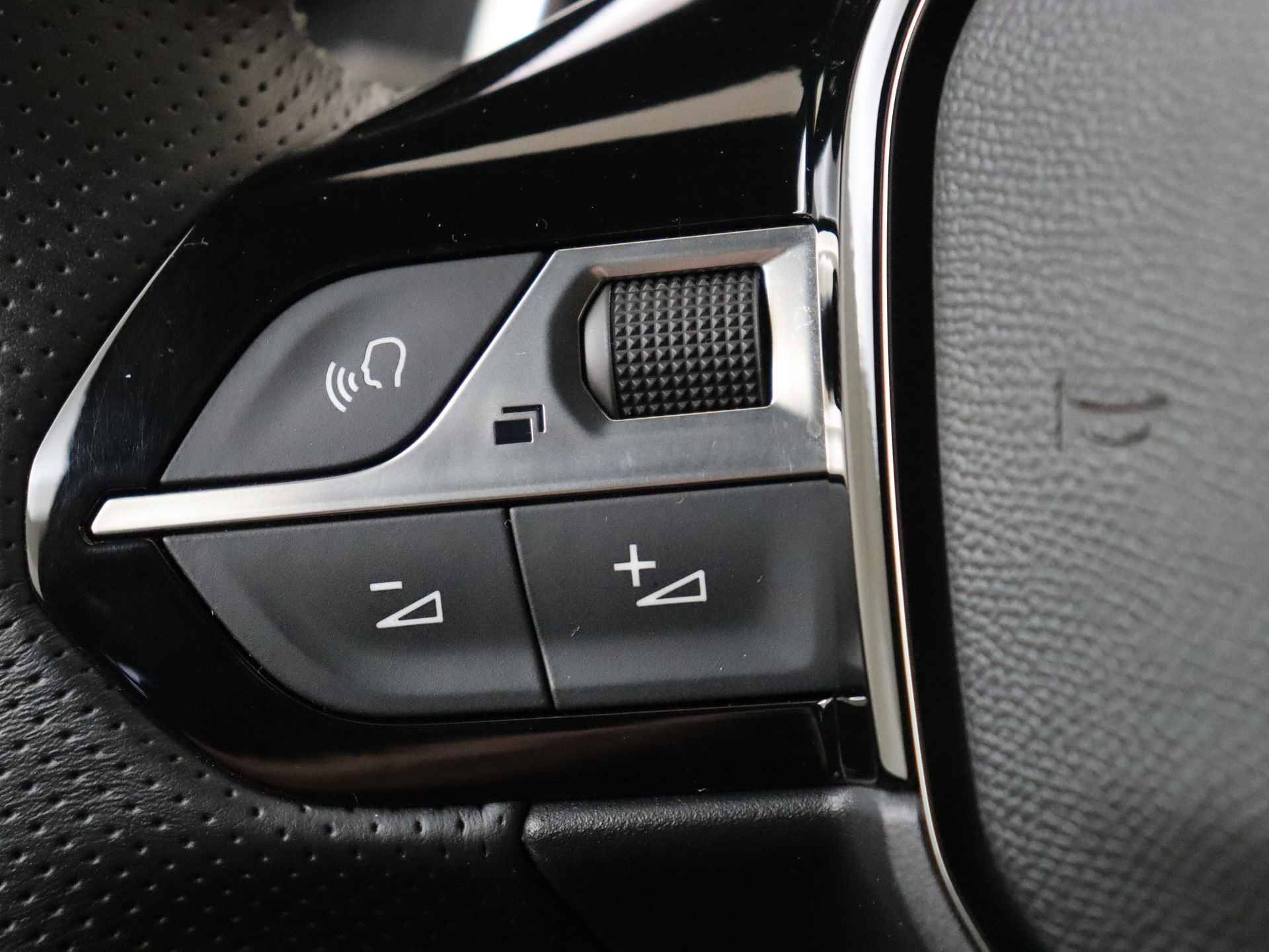 Peugeot 208 1.2 PureTech GT 130 pk Automaat 5 deurs | Navigatie | Climate Control - 21/33