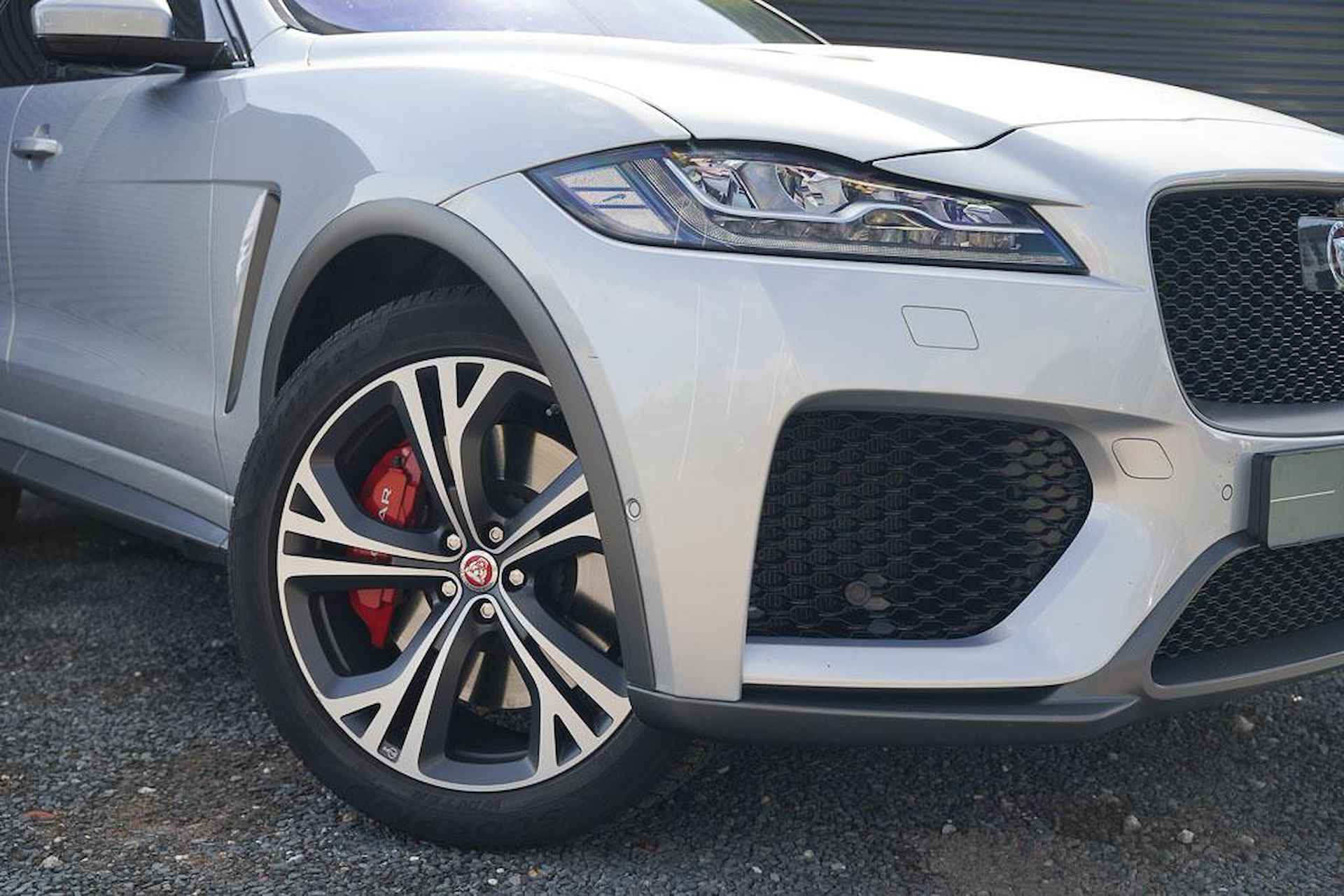 Jaguar F-PACE 5.0 V8 S/C AWD SVR / NL Auto / Pano / Meridian Surround / Trekhaak - 4/64