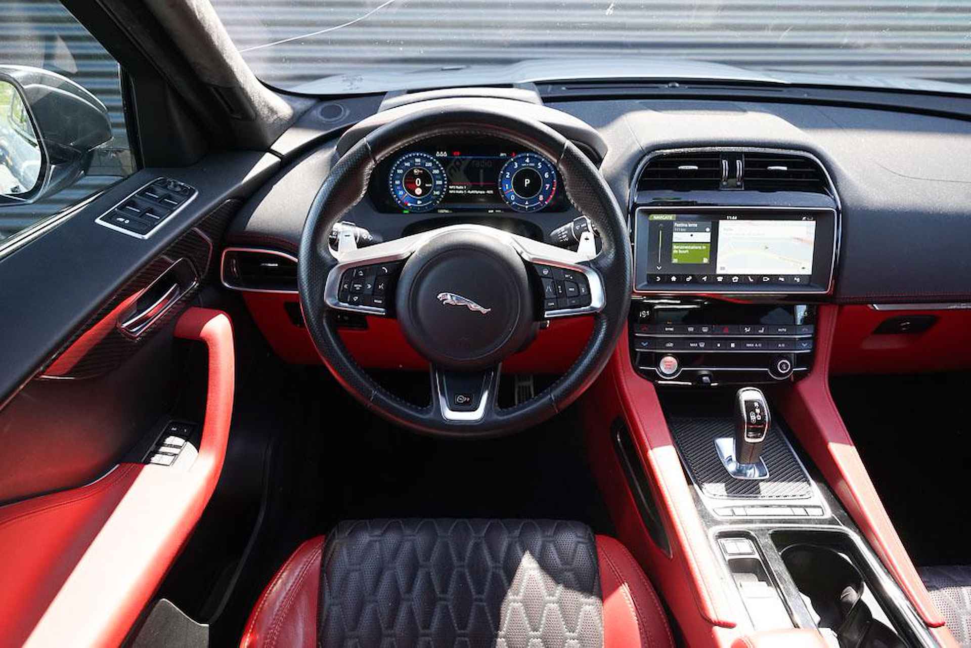 Jaguar F-PACE 5.0 V8 S/C AWD SVR / NL Auto / Pano / Meridian Surround / Trekhaak - 8/64