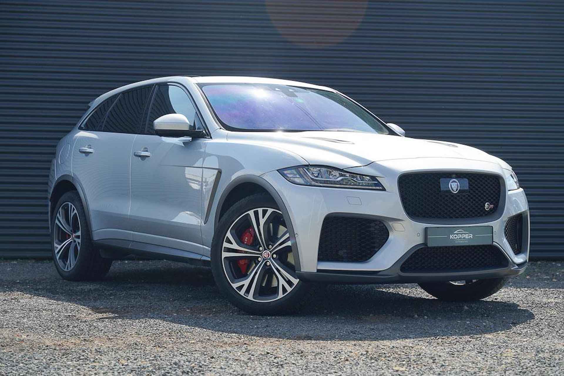 Jaguar F-PACE 5.0 V8 S/C AWD SVR / NL Auto / Pano / Meridian Surround / Trekhaak - 13/64