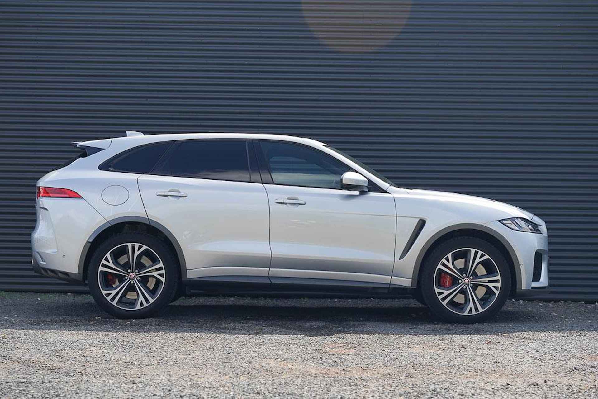 Jaguar F-PACE 5.0 V8 S/C AWD SVR / NL Auto / Pano / Meridian Surround / Trekhaak - 14/64