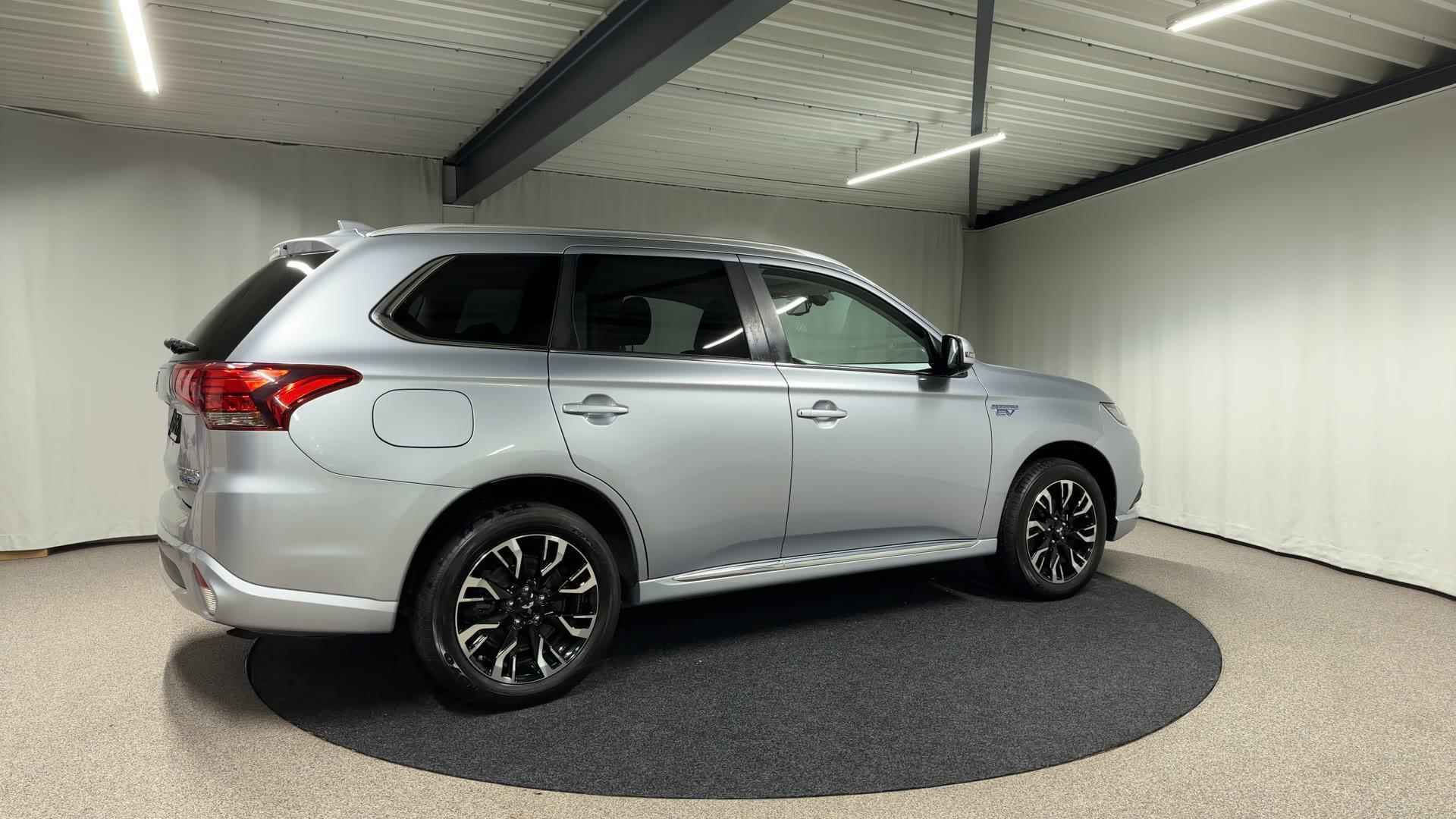 Mitsubishi Outlander 2.0 PHEV Premium Automaat Trekhaak - 9/46