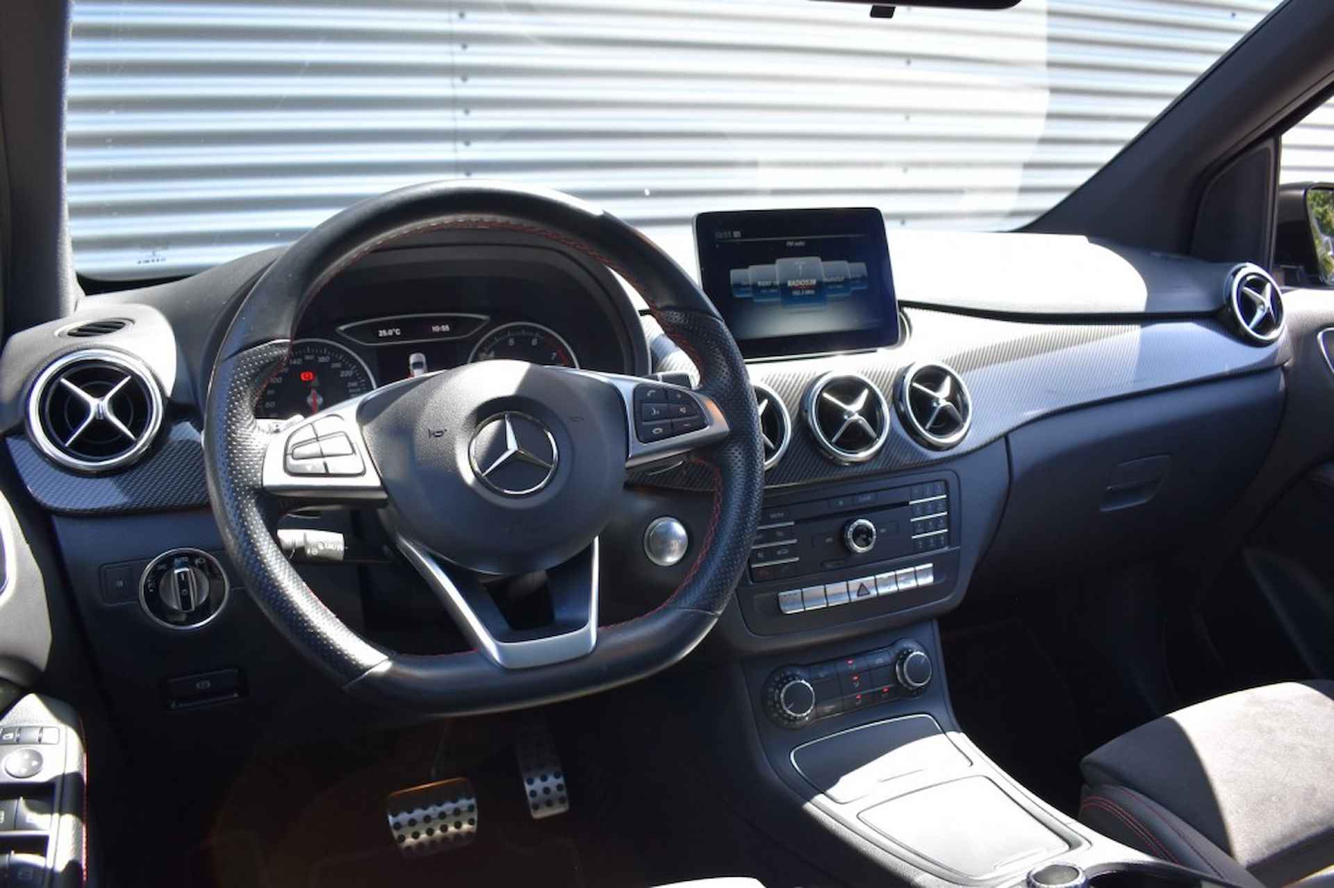 MERCEDES-BENZ B-klasse 180 BNS SOLUTION AMG / P.DAK / P.CAMERA / LED PAKKET - 24/50