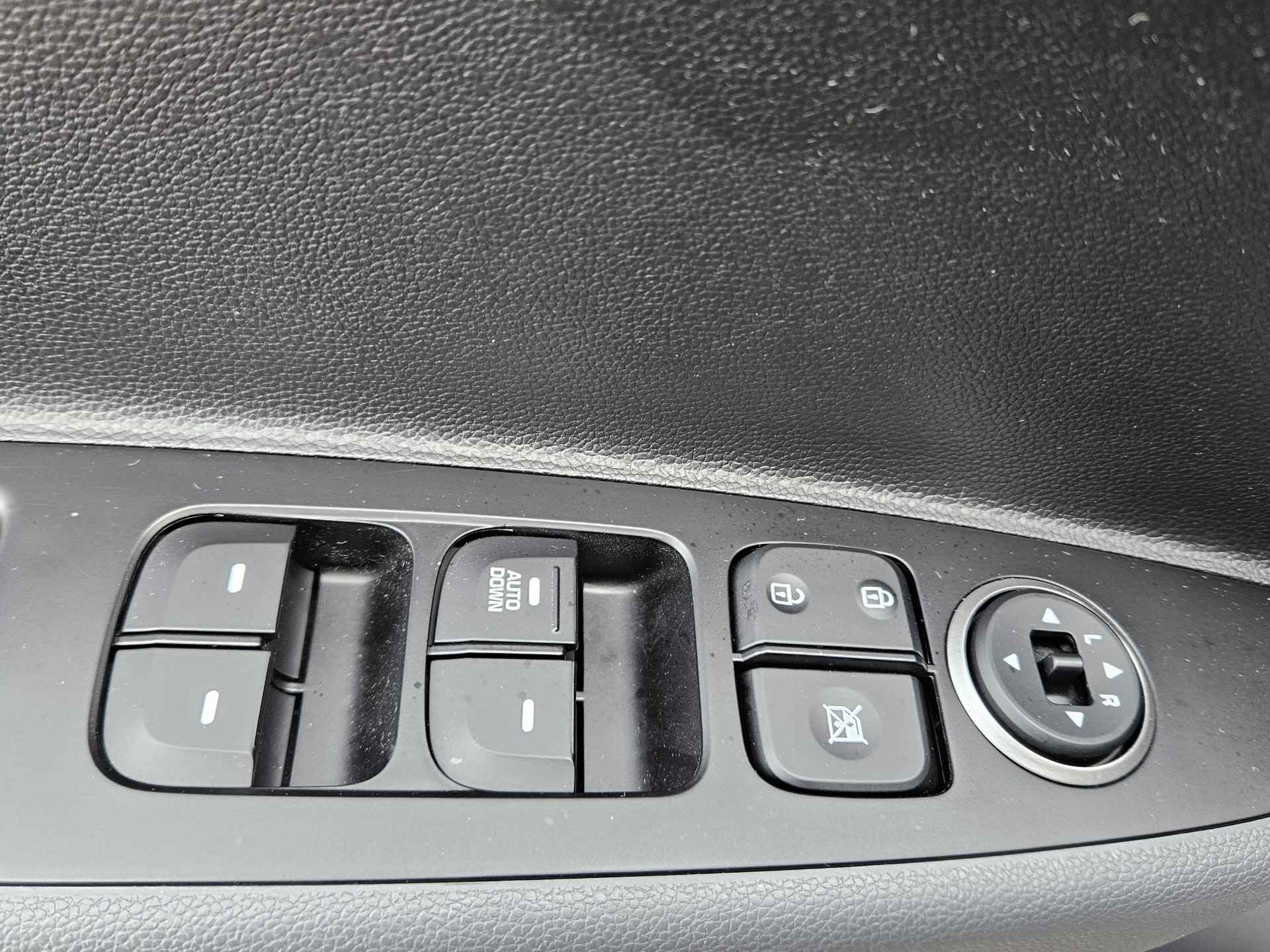 Hyundai i10 1.0i Comfort Navigatie | Bluetooth | Parkeersensoren - 24/33