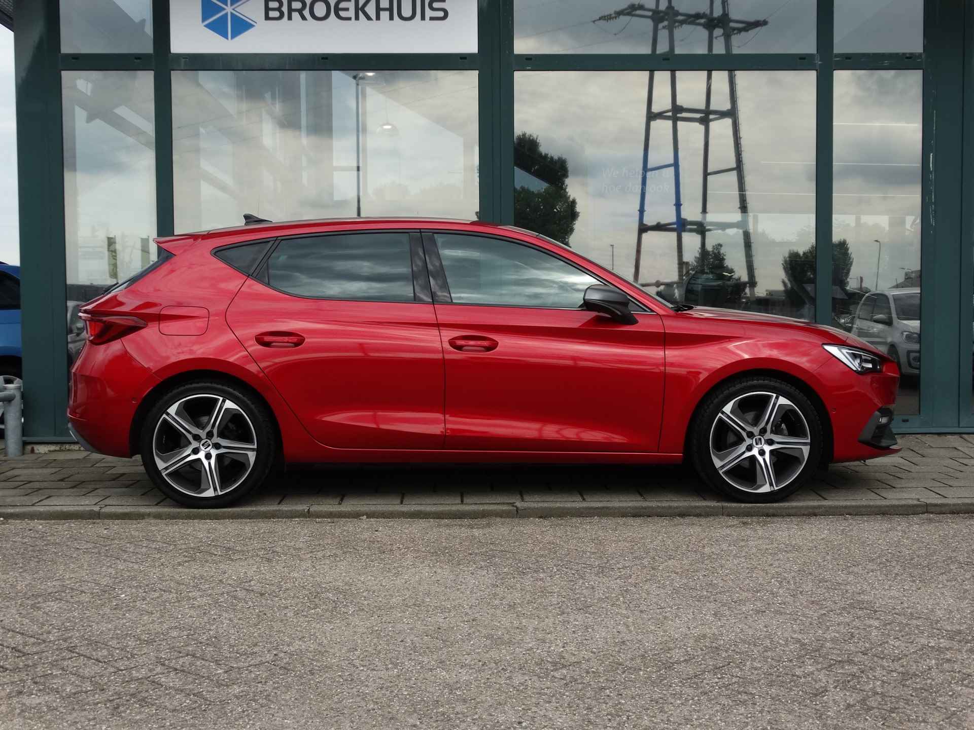 SEAT Leon 1.0 TSI 110 PK FR Launch Edition | Achteruitrijcamera | Stuur + Stoelverwarming | Cruise control adaptief | - 5/27