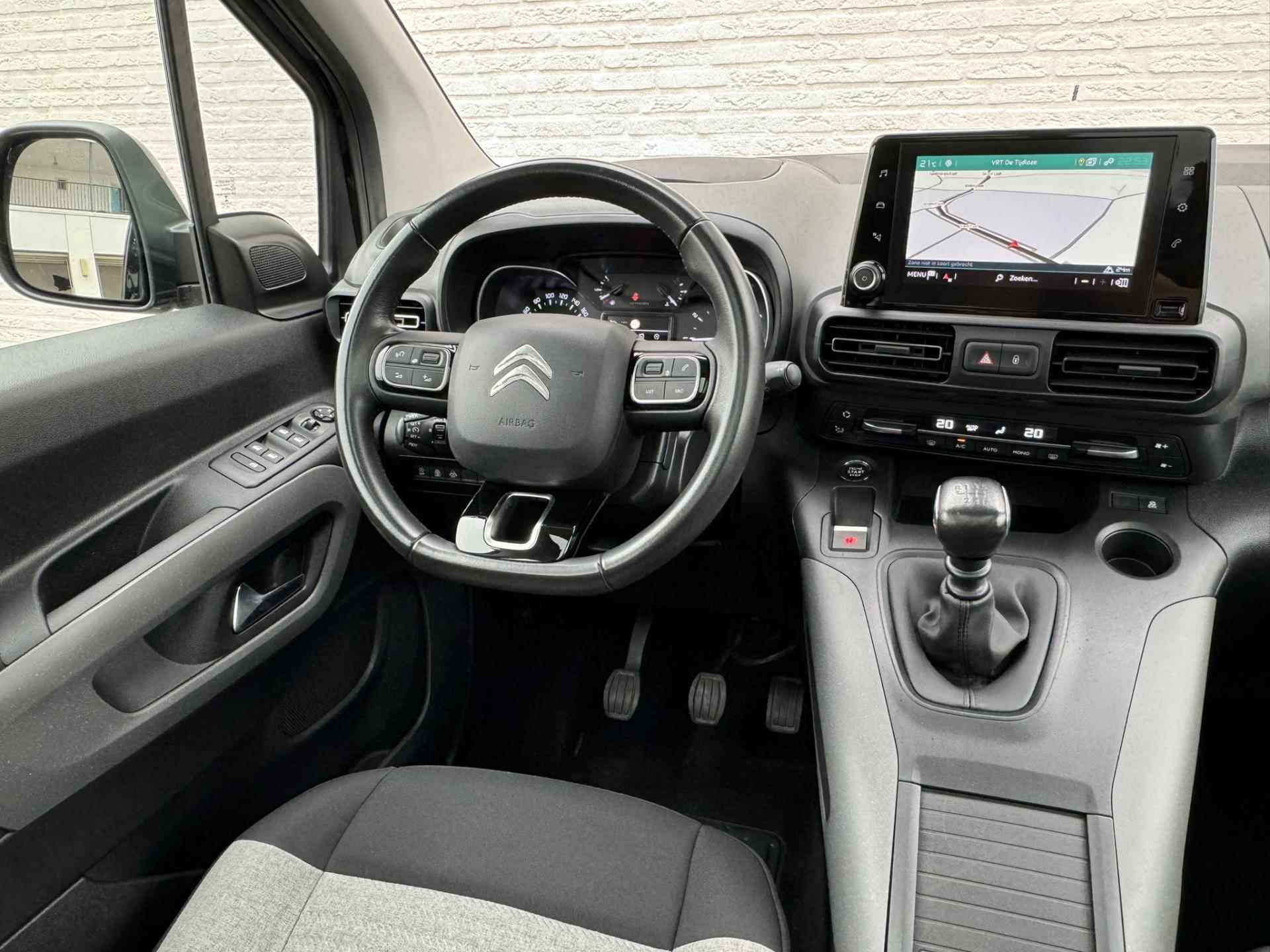 Citroen BERLINGO 1.2 PureTech Shine Navigatie Pdc voor en achter Cruise Panorama 4 Seizoenen banden - 26/55