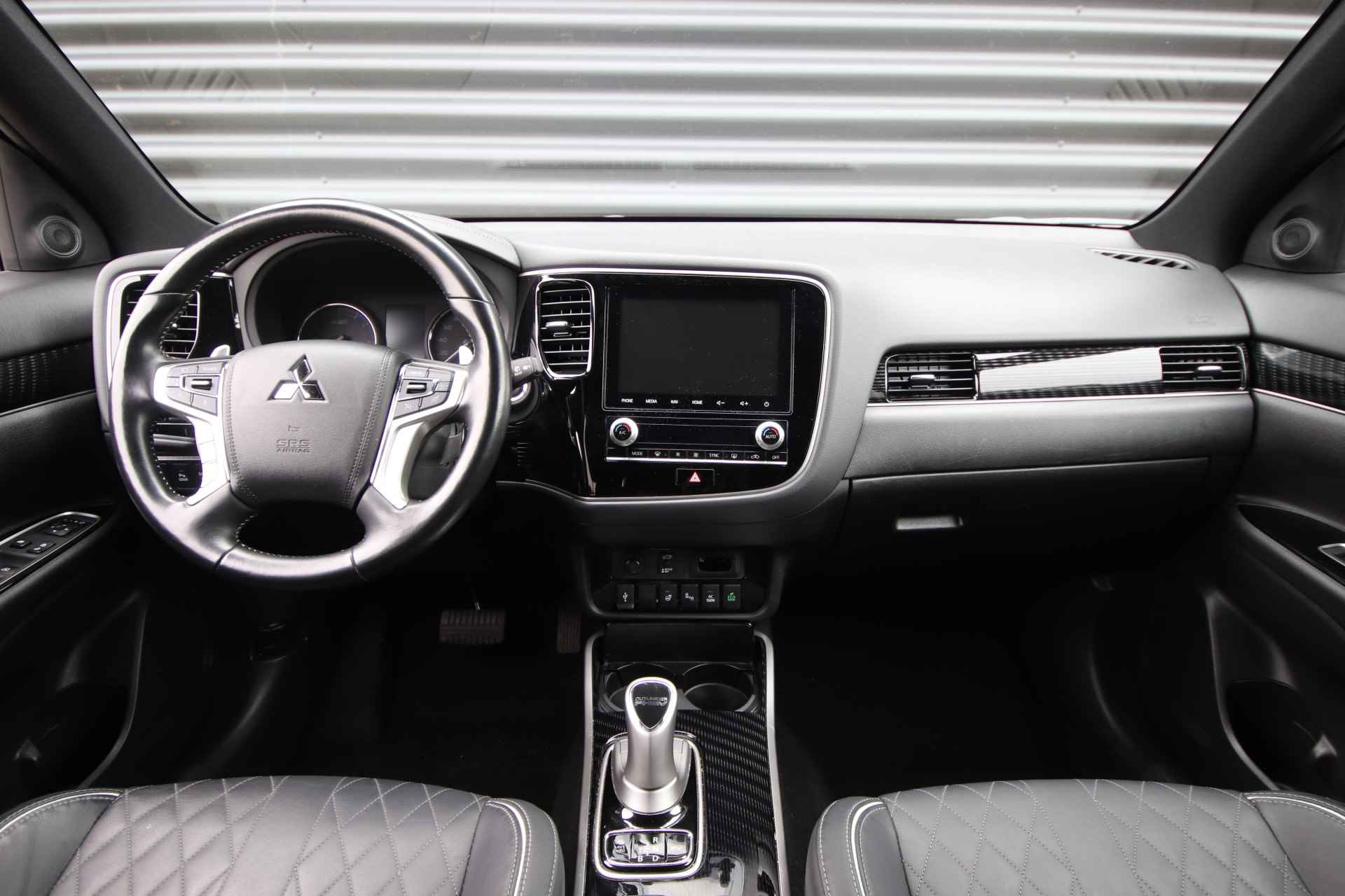 Mitsubishi Outlander 2.4 PHEV Instyle Slechts 41.042 km! Leder, Navigatie, 18"LM, Standkachel - 4/75