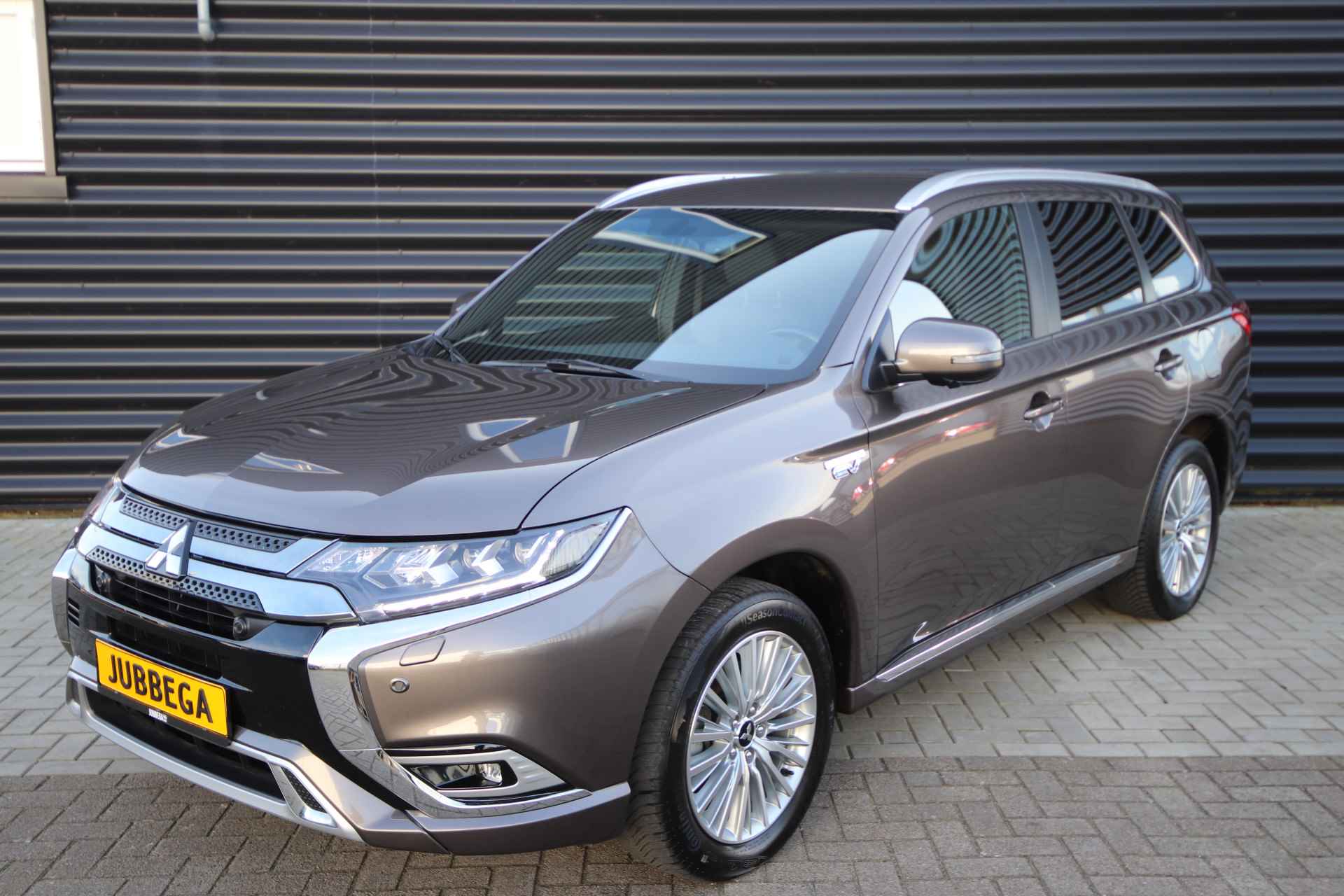 Mitsubishi Outlander 2.4 PHEV Instyle Slechts 41.042 km! Leder, Navigatie, 18"LM, Standkachel - 14/75