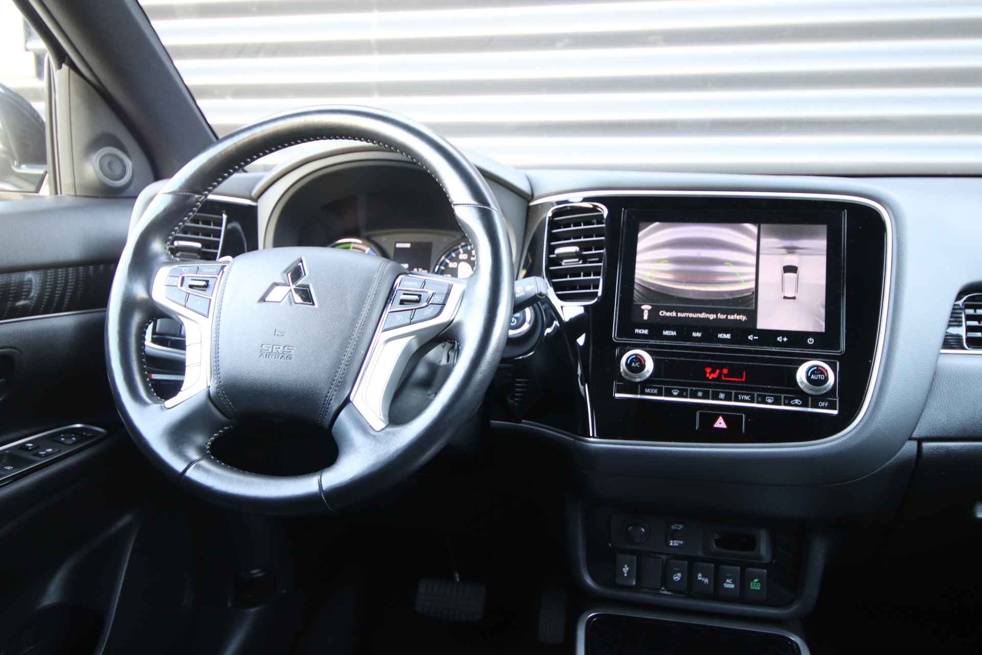 Mitsubishi Outlander 2.4 PHEV Instyle Slechts 41.042 km! Leder, Navigatie, 18"LM, Standkachel - 48/75