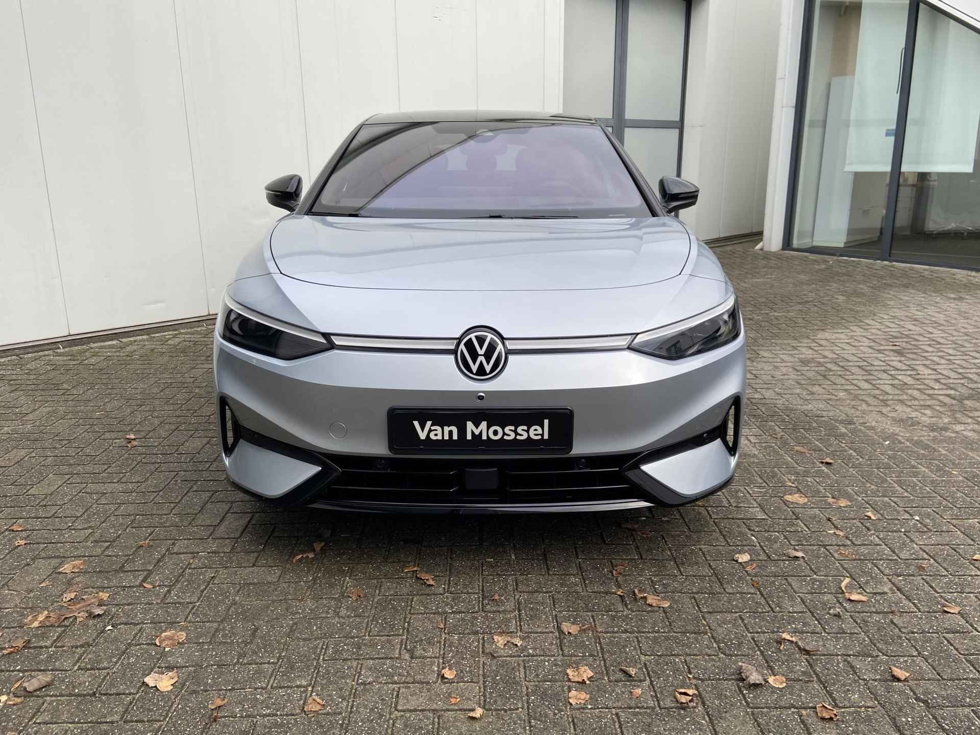 Volkswagen ID.7 Pro Business 77 kWh 286 PK | Automaat | Navigatie | Apple Carplay | Android Auto | Trekhaak | 360 camera | Warmtepomp | Elektrische stoelen | IQ Lights | - 3/30