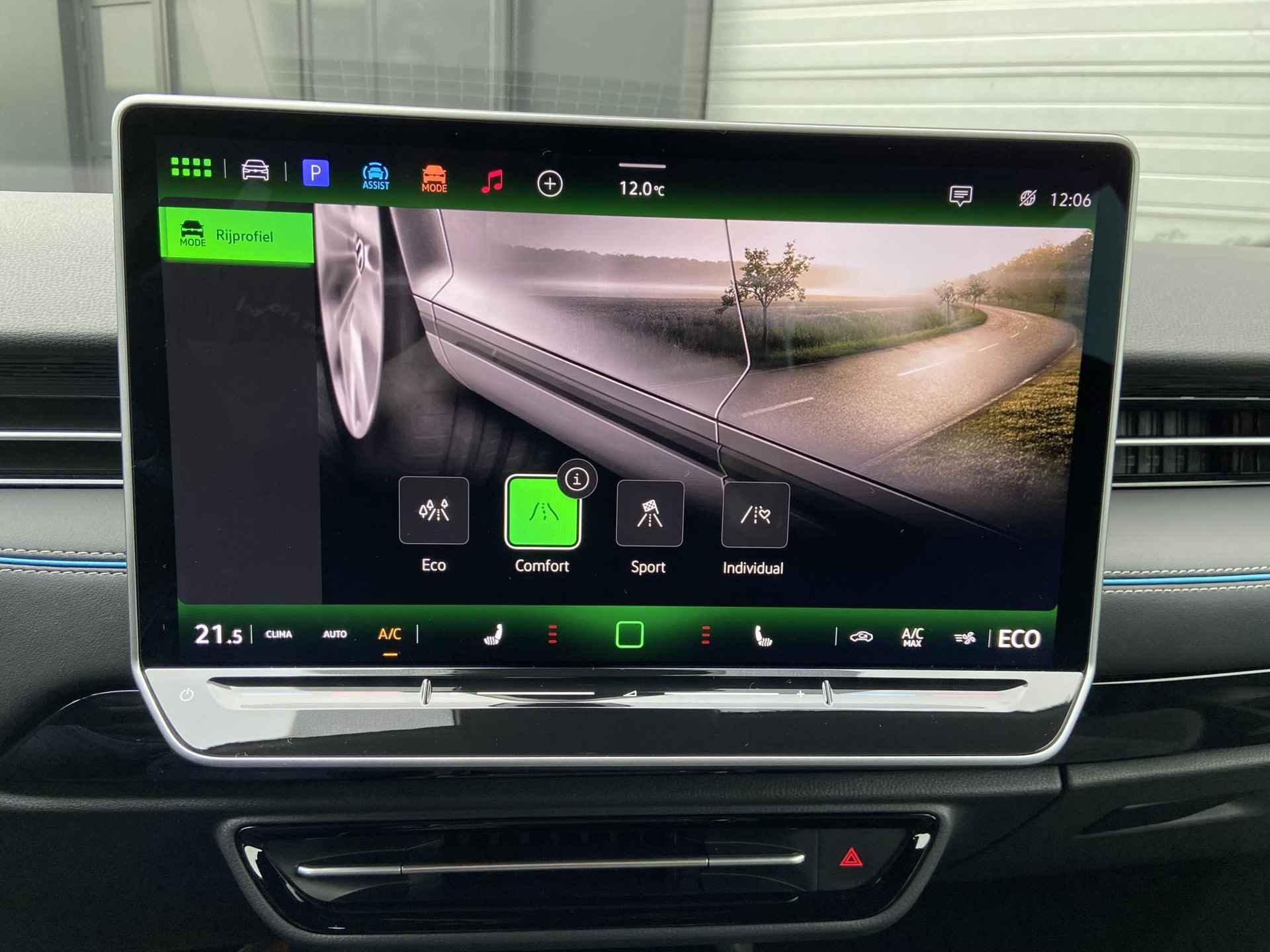 Volkswagen ID.7 Pro Business 77 kWh 286 PK | Automaat | Navigatie | Apple Carplay | Android Auto | Trekhaak | 360 camera | Warmtepomp | Elektrische stoelen | IQ Lights | - 23/30