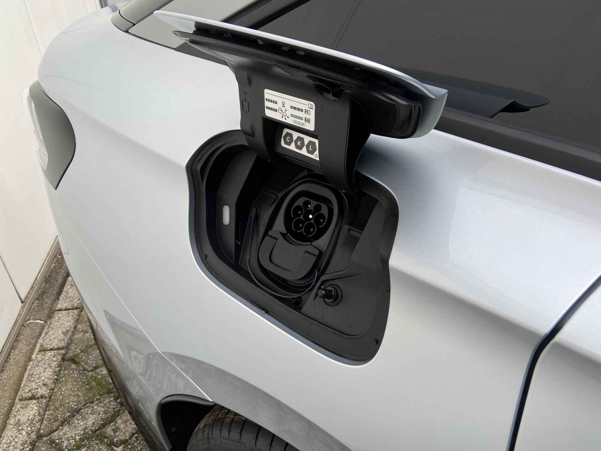 Volkswagen ID.7 Pro Business 77 kWh 286 PK | Automaat | Navigatie | Apple Carplay | Android Auto | Trekhaak | 360 camera | Warmtepomp | Elektrische stoelen | IQ Lights | - 25/30