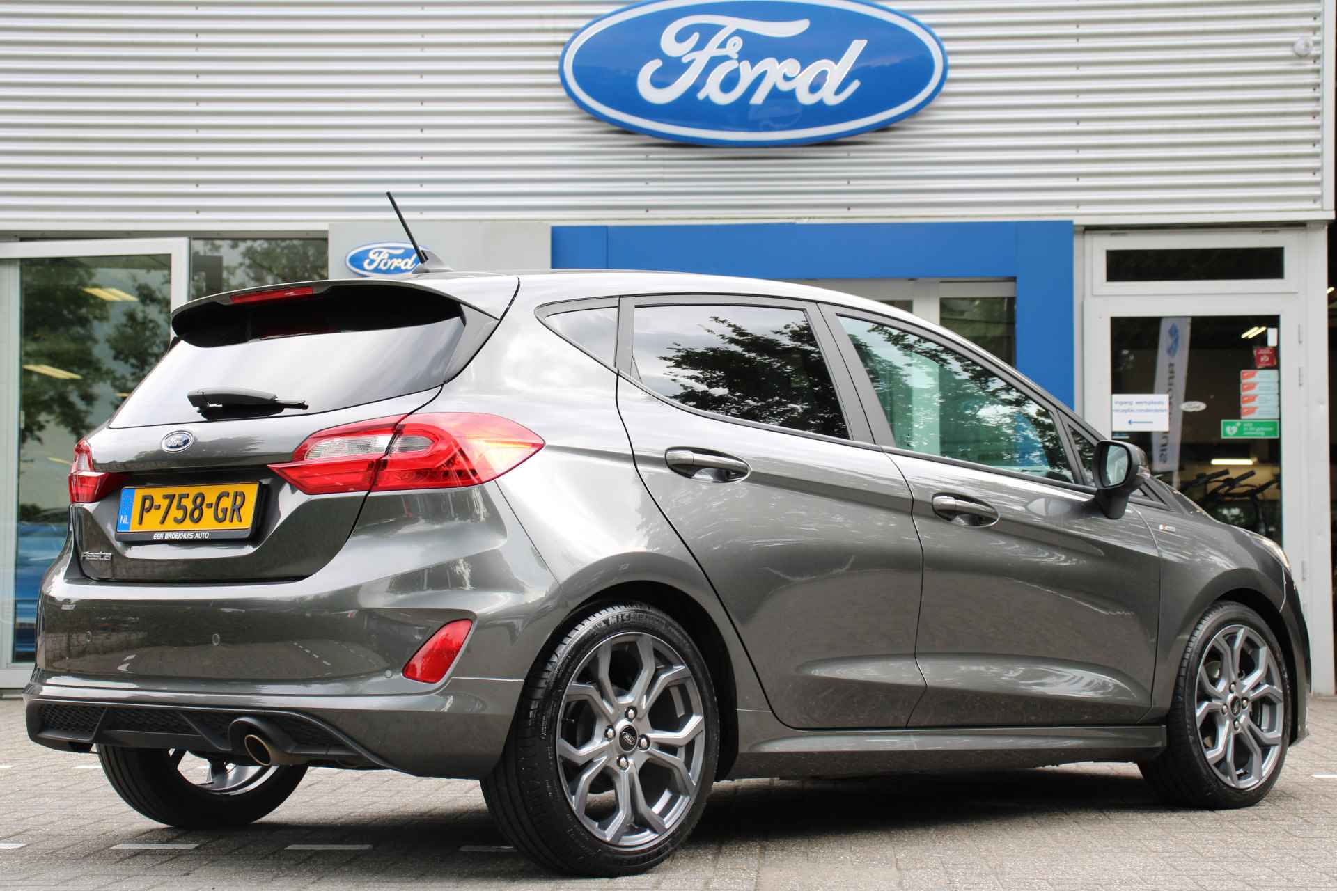 Ford Fiesta 1.0EB 125PK ST-LINE AUTOMAAT | DEALER OH! | NAVI | CLIMA | CRUISE | PARKEERSENSOREN | APPLE CARPLAY & ANDROID AUTO | 17" LMV | P - 3/31