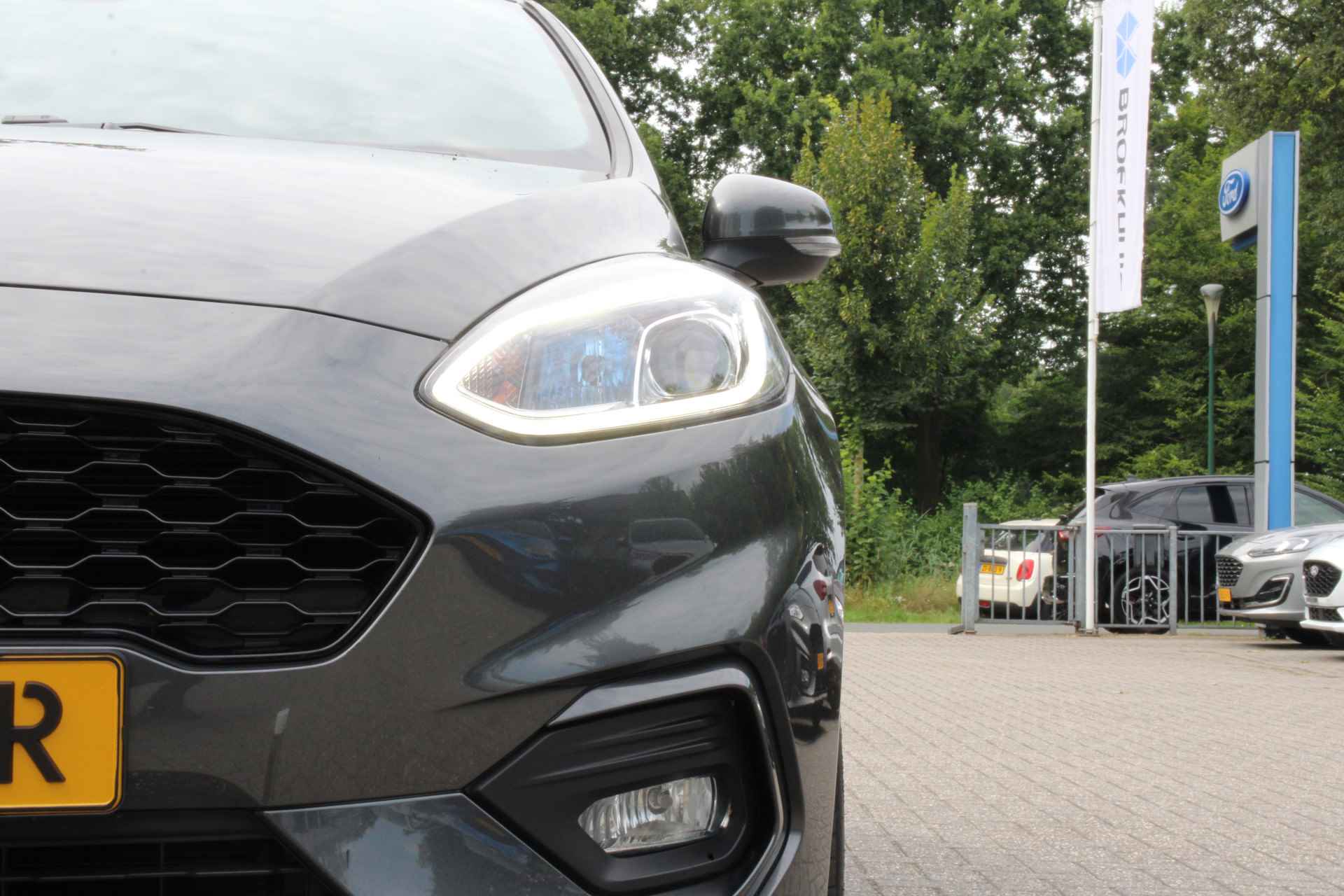 Ford Fiesta 1.0EB 125PK ST-LINE AUTOMAAT | DEALER OH! | NAVI | CLIMA | CRUISE | PARKEERSENSOREN | APPLE CARPLAY & ANDROID AUTO | 17" LMV | P - 18/31