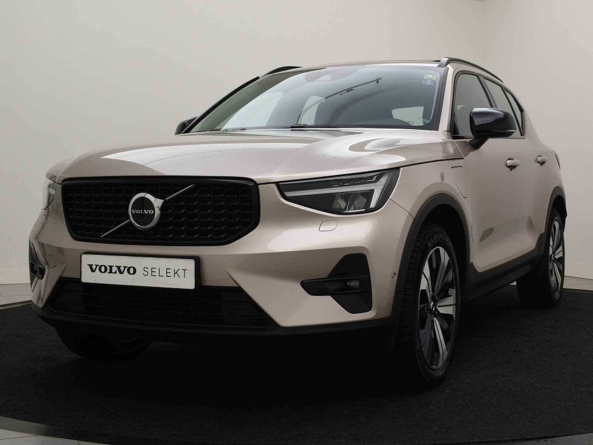 Volvo XC40 T4 PLUG-IN HYBRID ULTIMATE DARK SCHUIFDAK 360GR CAM HARMAN KARDO - 2/36