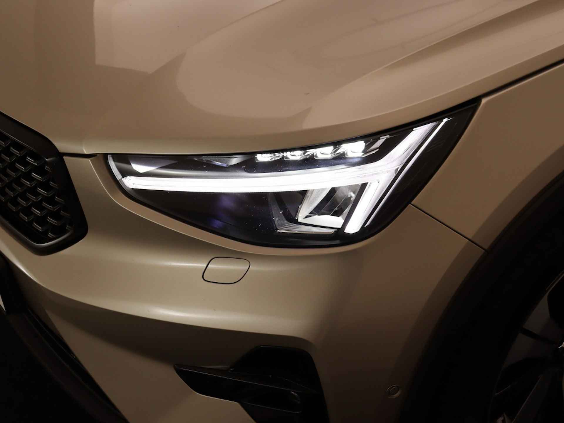 Volvo XC40 T4 PLUG-IN HYBRID ULTIMATE DARK SCHUIFDAK 360GR CAM HARMAN KARDO - 14/36