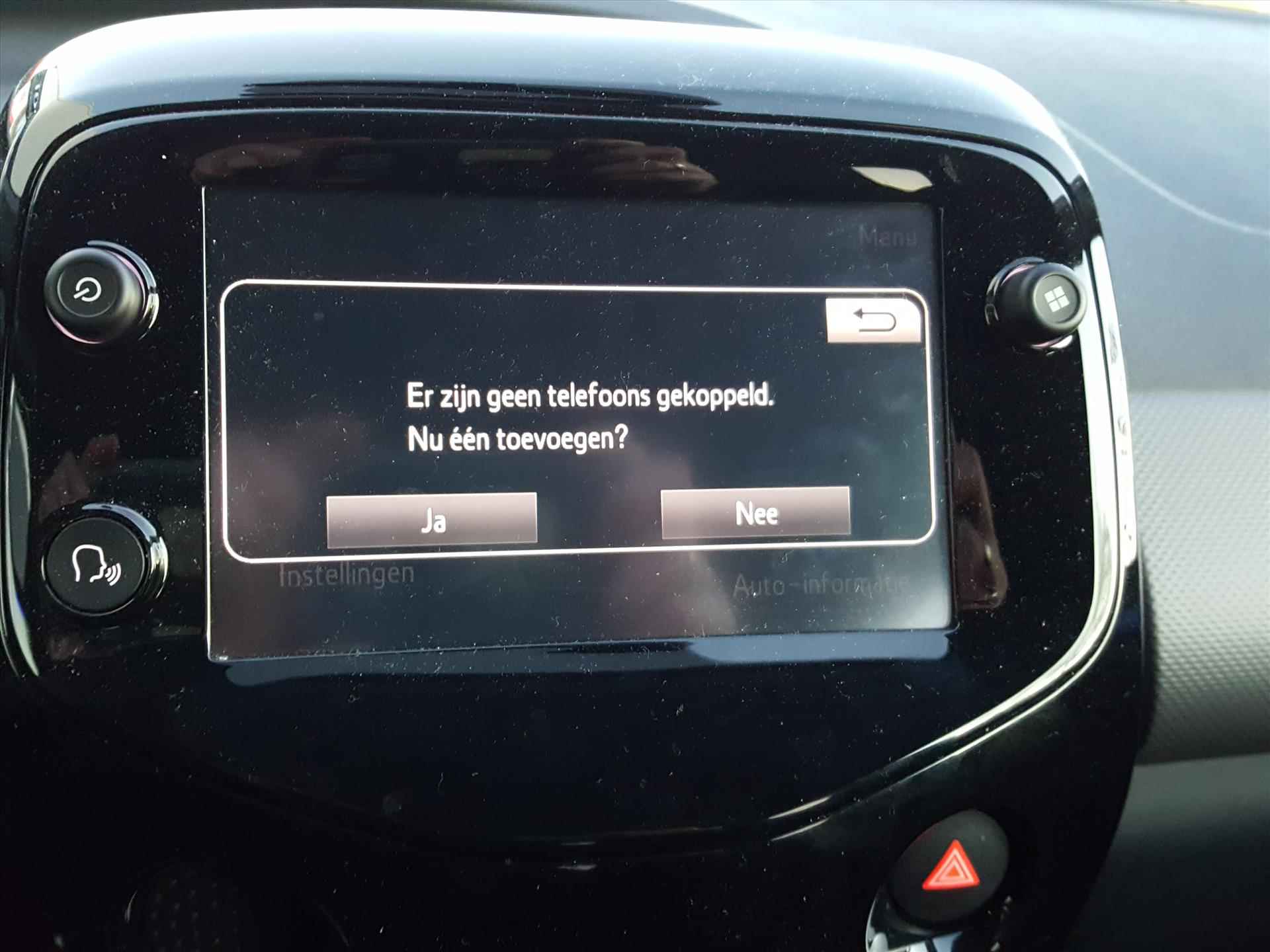 Peugeot 108 ALLURE 1.0 e-VTi-72pk 5D Navigatie via Apple&Android | Climate control | Achteruitrijcamera | LM-velgen | Bluetooth bellen & muziek | 1e eigenaar! - 23/48