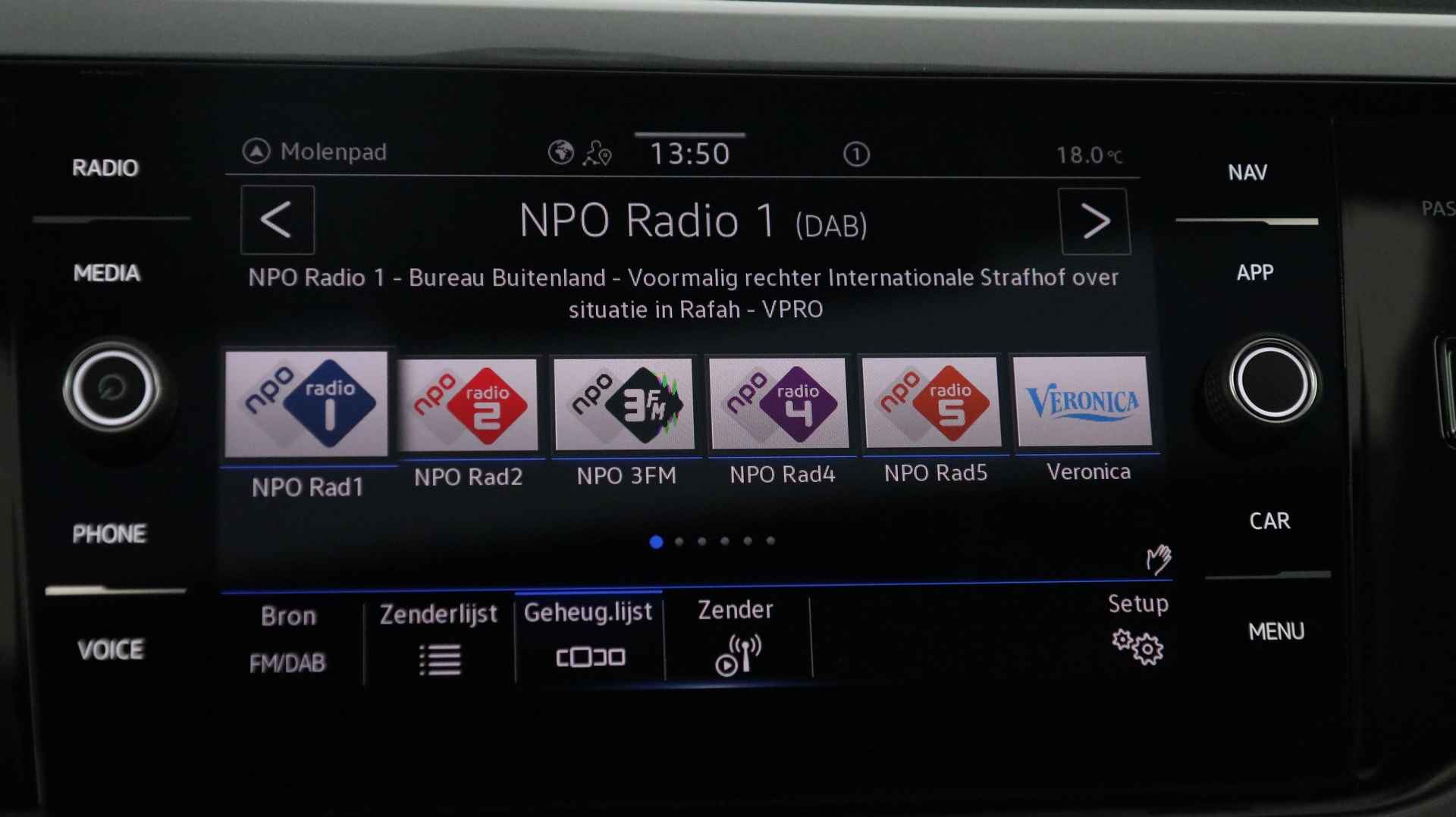 Volkswagen Taigo 1.0 TSI 110pk Style DSG / Navigatie / Stoelverwarming / Camera / Panoramadak - 25/36