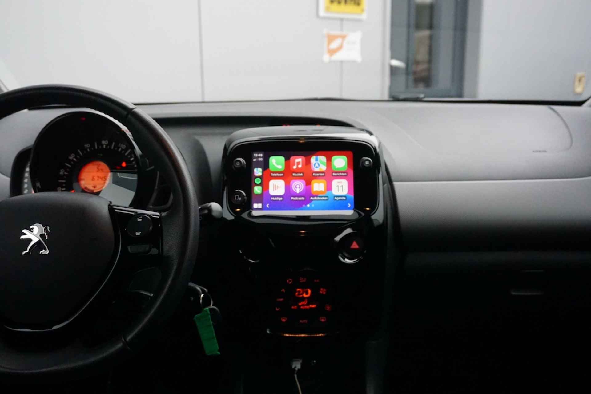 Peugeot 108 1.0 e-VTi Allure CarPlay | Clima | NAP | Camera - 9/26