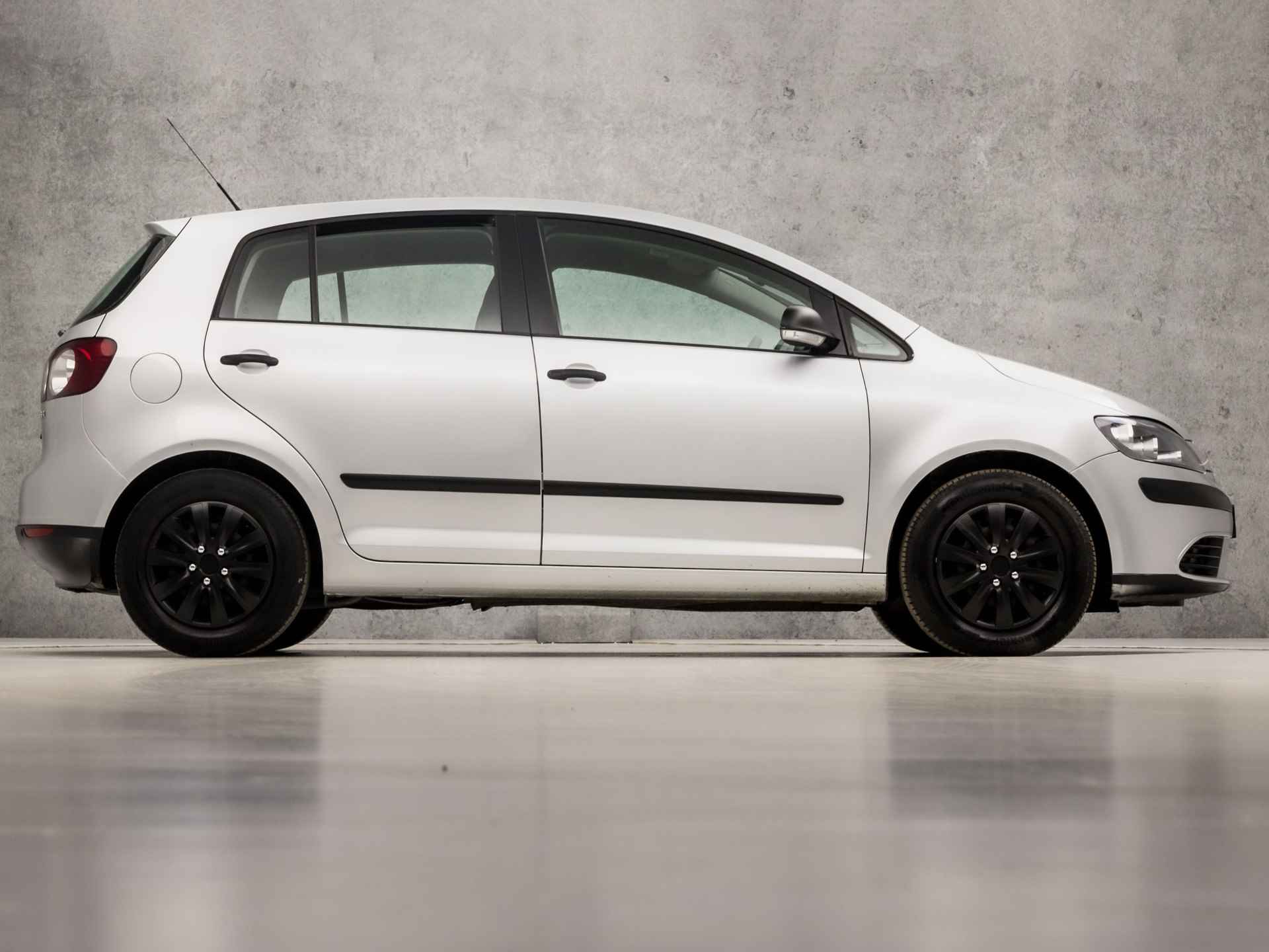 Volkswagen Golf Plus 1.6 FSI Sportline (YOUNGTIMER, SCHERM, AIRCO, ELEK PAKKET, COMFORTSTOELEN, LOGISCH NAP, NIEUWE APK, NIEUWSTAAT) - 4/30