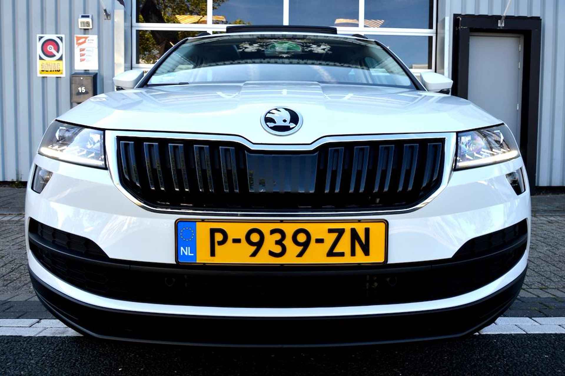 Skoda KAROQ 1.5 TSI ACT Style AUT CAM/LMV-18/LEER/NAVI/PANO - 3/68