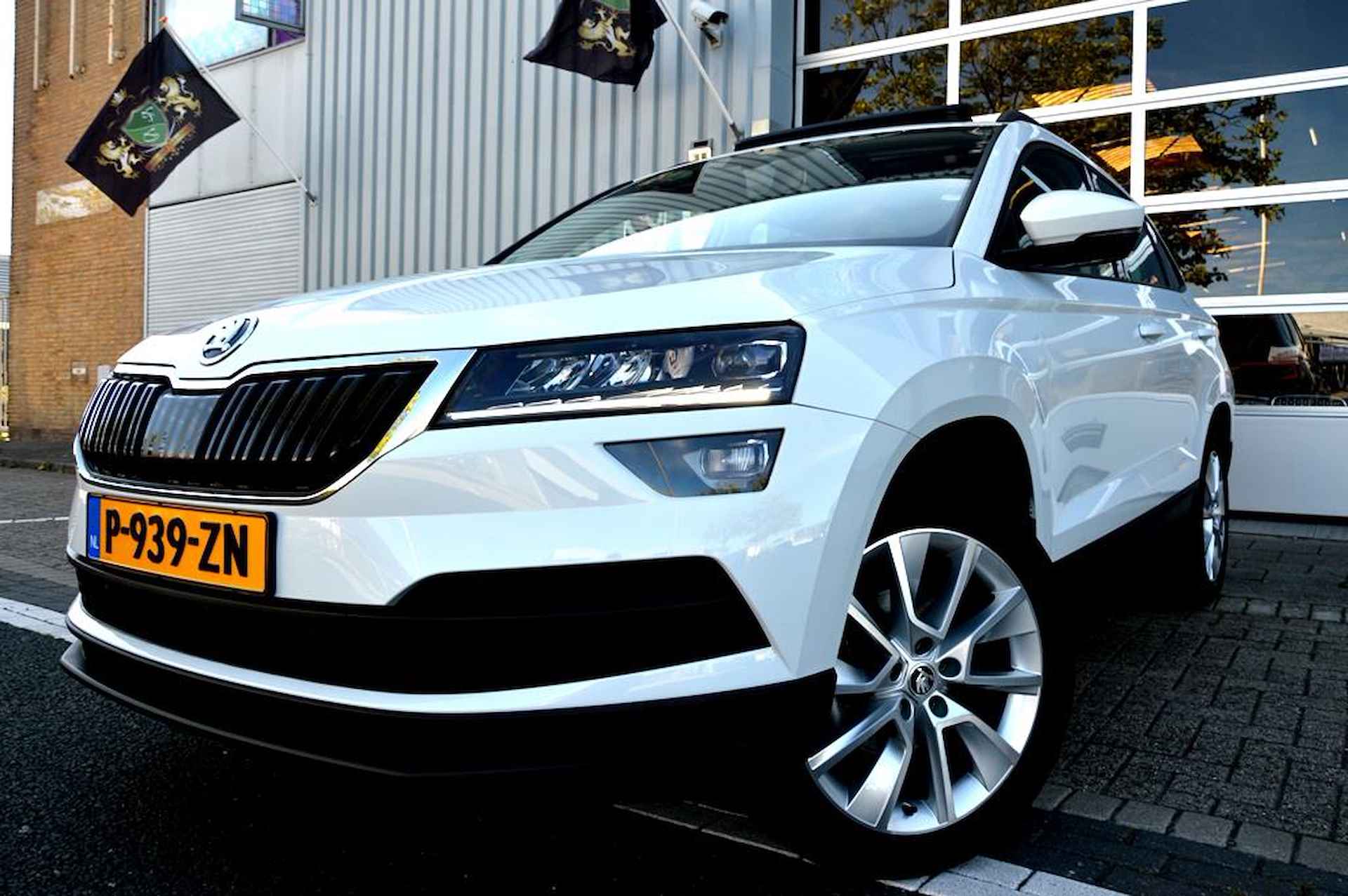 Skoda KAROQ 1.5 TSI ACT Style AUT CAM/LMV-18/LEER/NAVI/PANO - 4/68