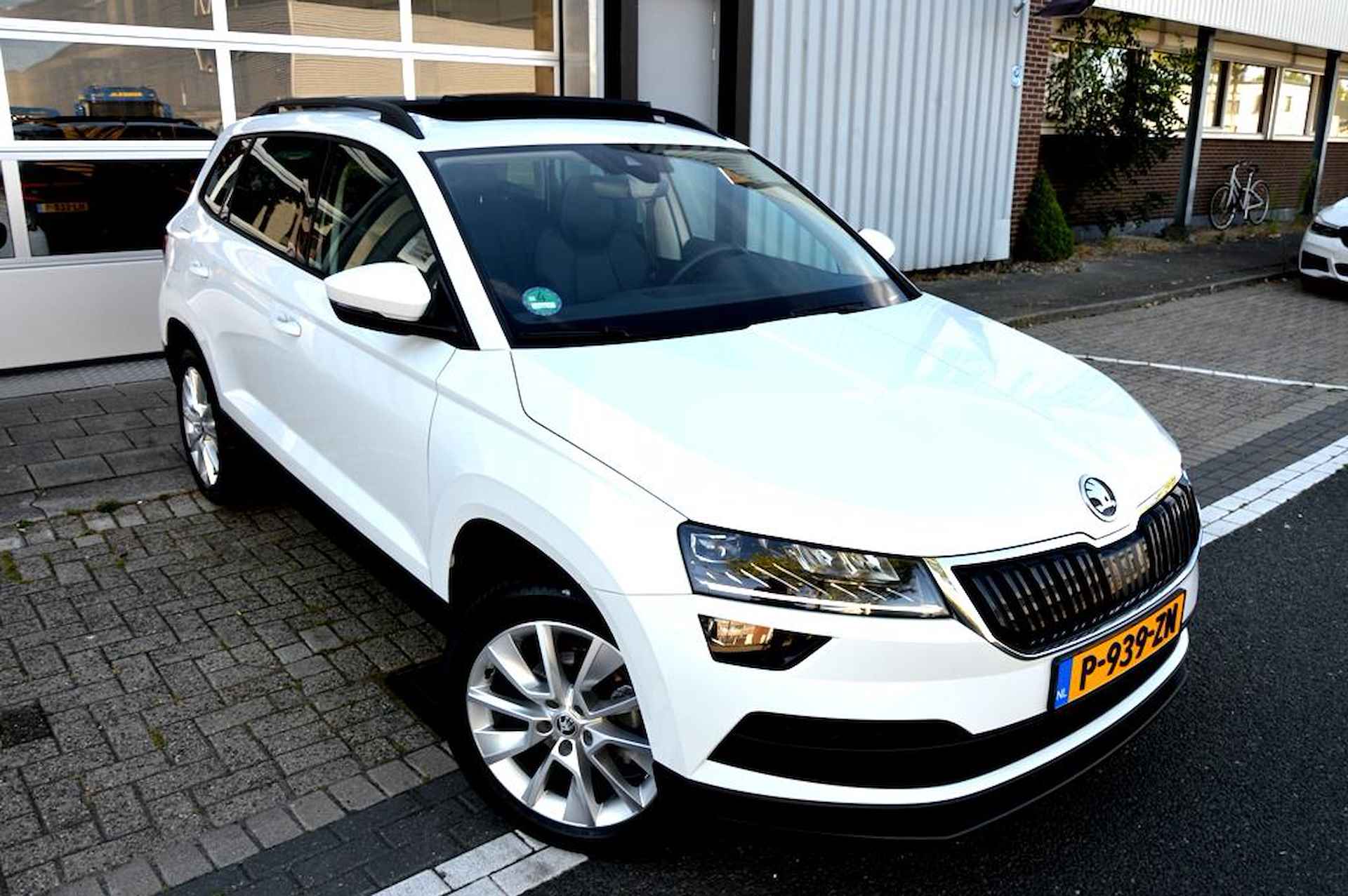 Skoda KAROQ 1.5 TSI ACT Style AUT CAM/LMV-18/LEER/NAVI/PANO - 5/68