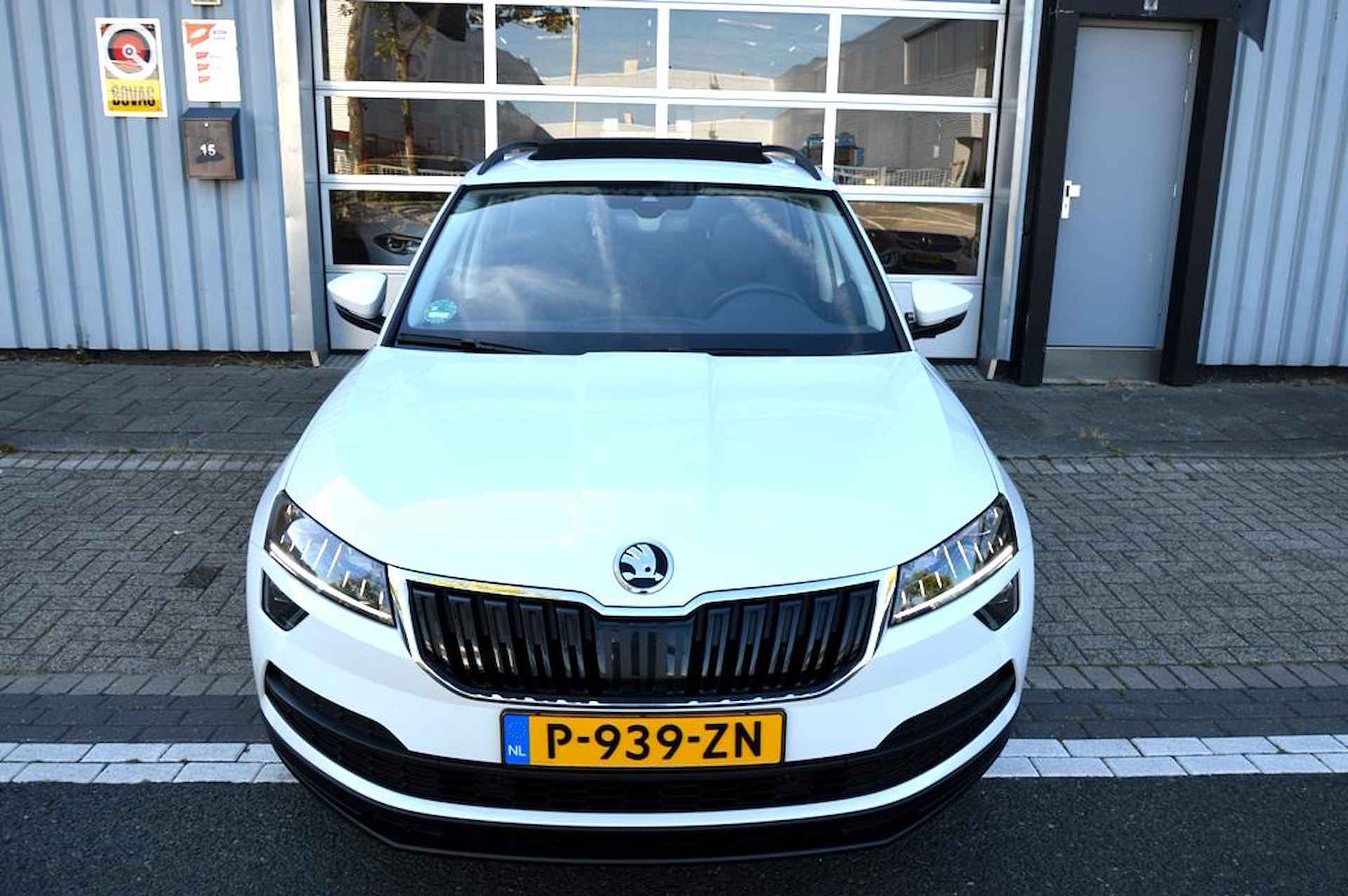 Skoda KAROQ 1.5 TSI ACT Style AUT CAM/LMV-18/LEER/NAVI/PANO - 6/68