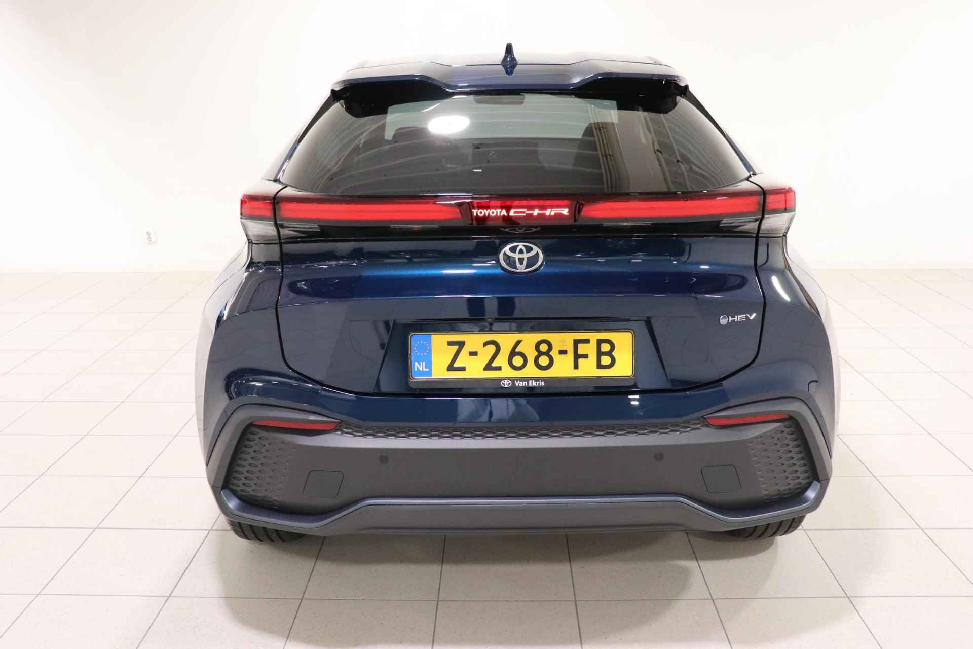 Toyota C-HR 1.8 Hybrid 140 First Edition BSM, Apple Carplay/Android Auto, Parkeersensoren voor en achter, Parkeerhulpcamera achter, Cruise & Climate control, NAVI! - 4/32