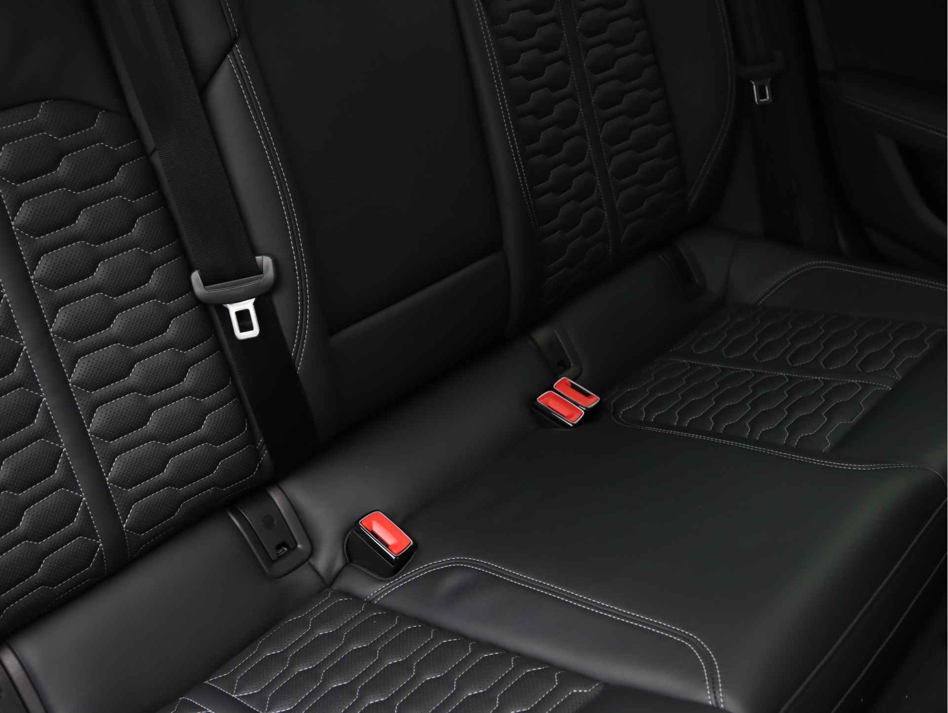 Audi RS6 Avant 4.0 TFSI quattro 600pk | 305km/u | Keramisch | B&O | Vierwielbesturing | Pano | Head-up | Servo | Trekhaak | 22" Velgen | Stoelventilatie | Stoelverwarming v+a - 13/55