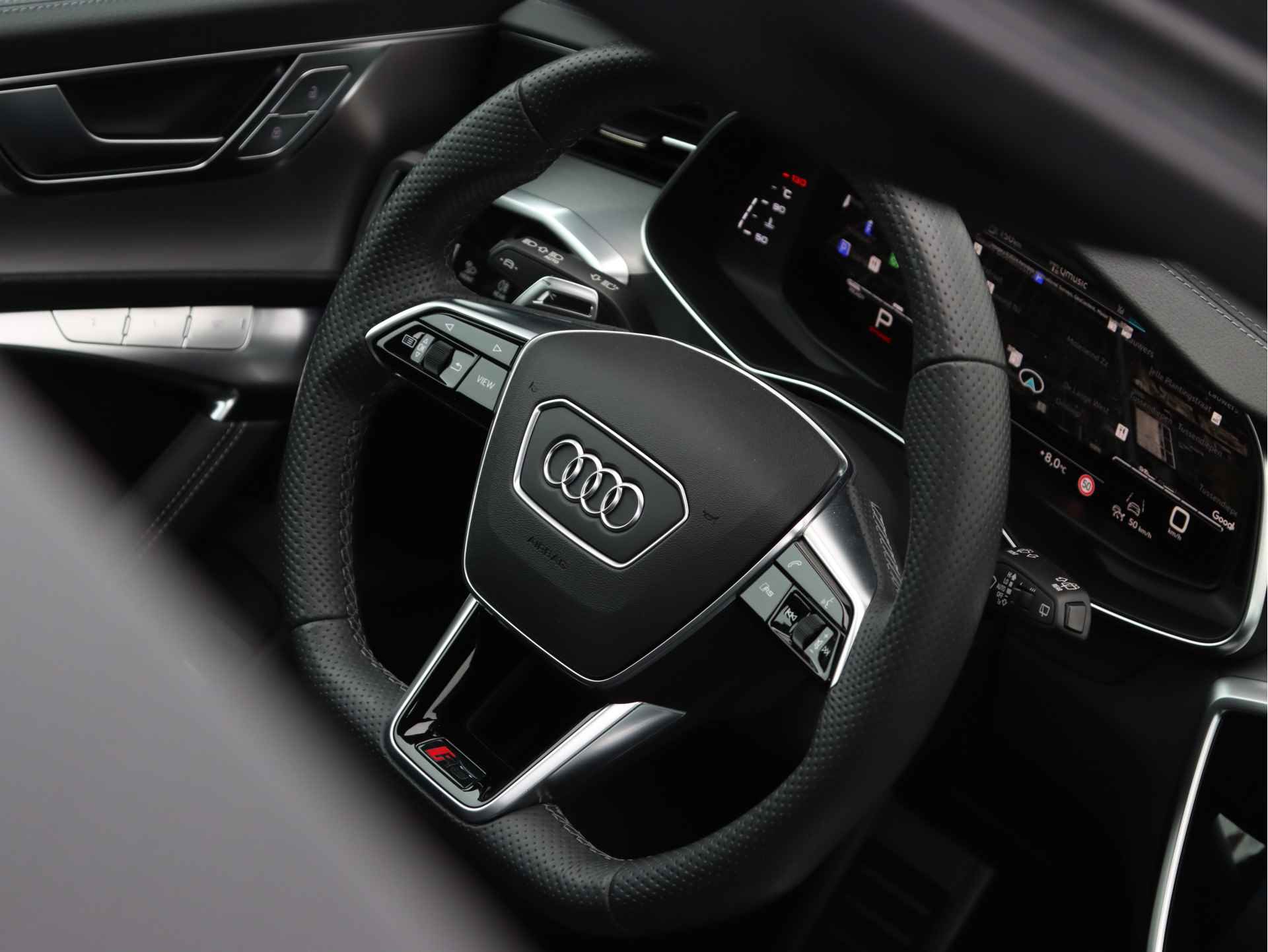 Audi RS6 Avant 4.0 TFSI quattro 600pk | 305km/u | Keramisch | B&O | Vierwielbesturing | Pano | Head-up | Servo | Trekhaak | 22" Velgen | Stoelventilatie | Stoelverwarming v+a - 24/55
