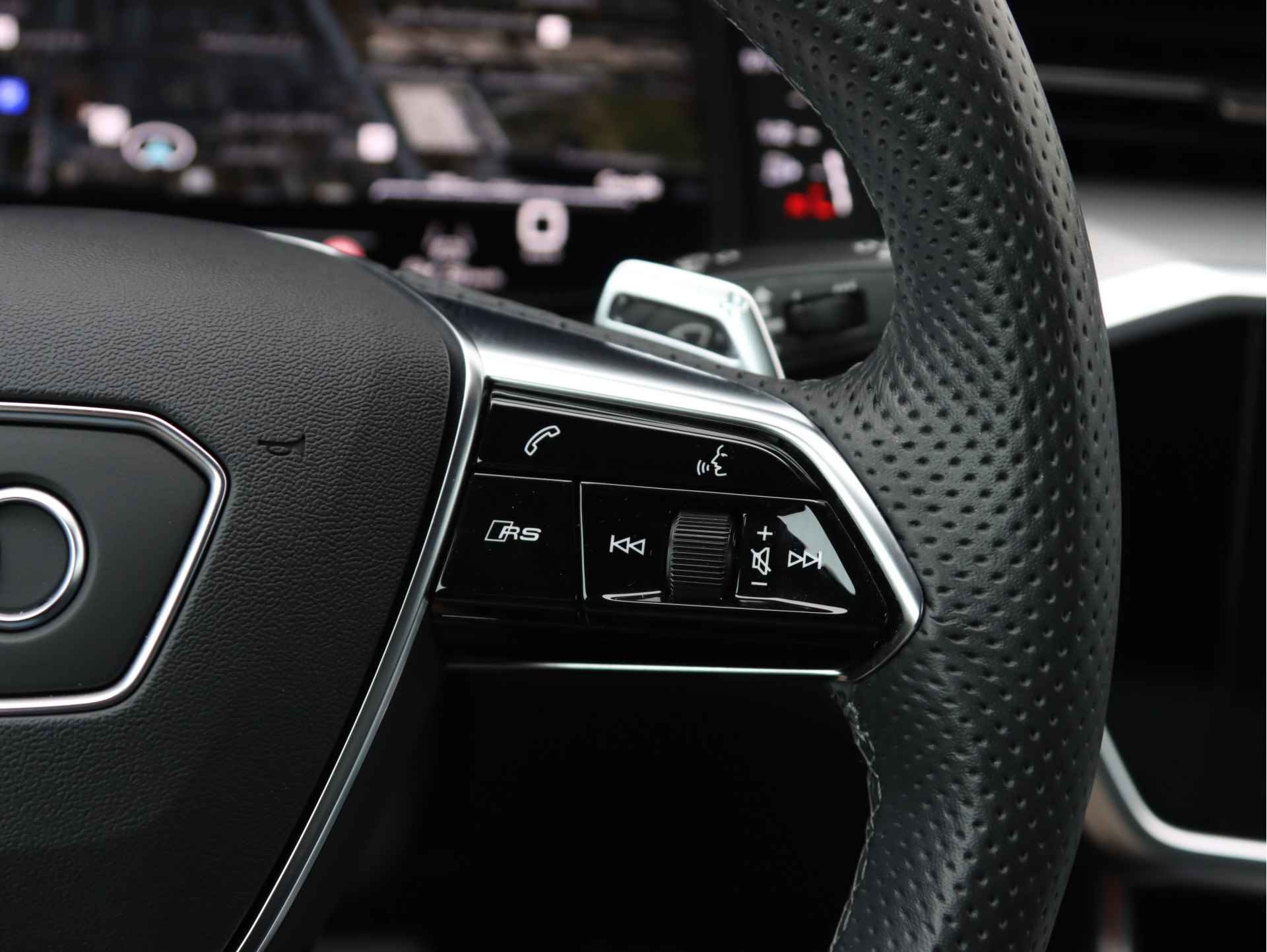 Audi RS6 Avant 4.0 TFSI quattro 600pk | 305km/u | Keramisch | B&O | Vierwielbesturing | Pano | Head-up | Servo | Trekhaak | 22" Velgen | Stoelventilatie | Stoelverwarming v+a - 49/55