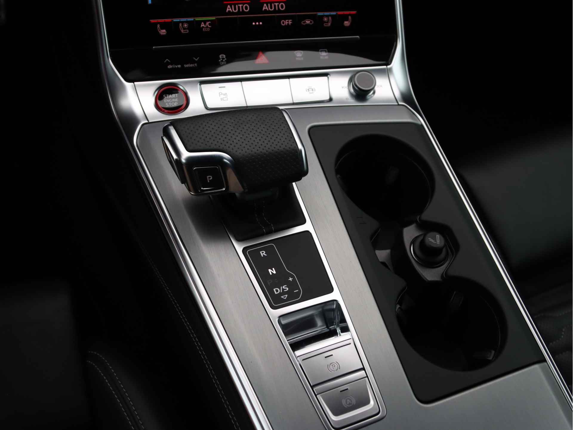 Audi RS6 Avant 4.0 TFSI quattro 600pk | 305km/u | Keramisch | B&O | Vierwielbesturing | Pano | Head-up | Servo | Trekhaak | 22" Velgen | Stoelventilatie | Stoelverwarming v+a - 53/55