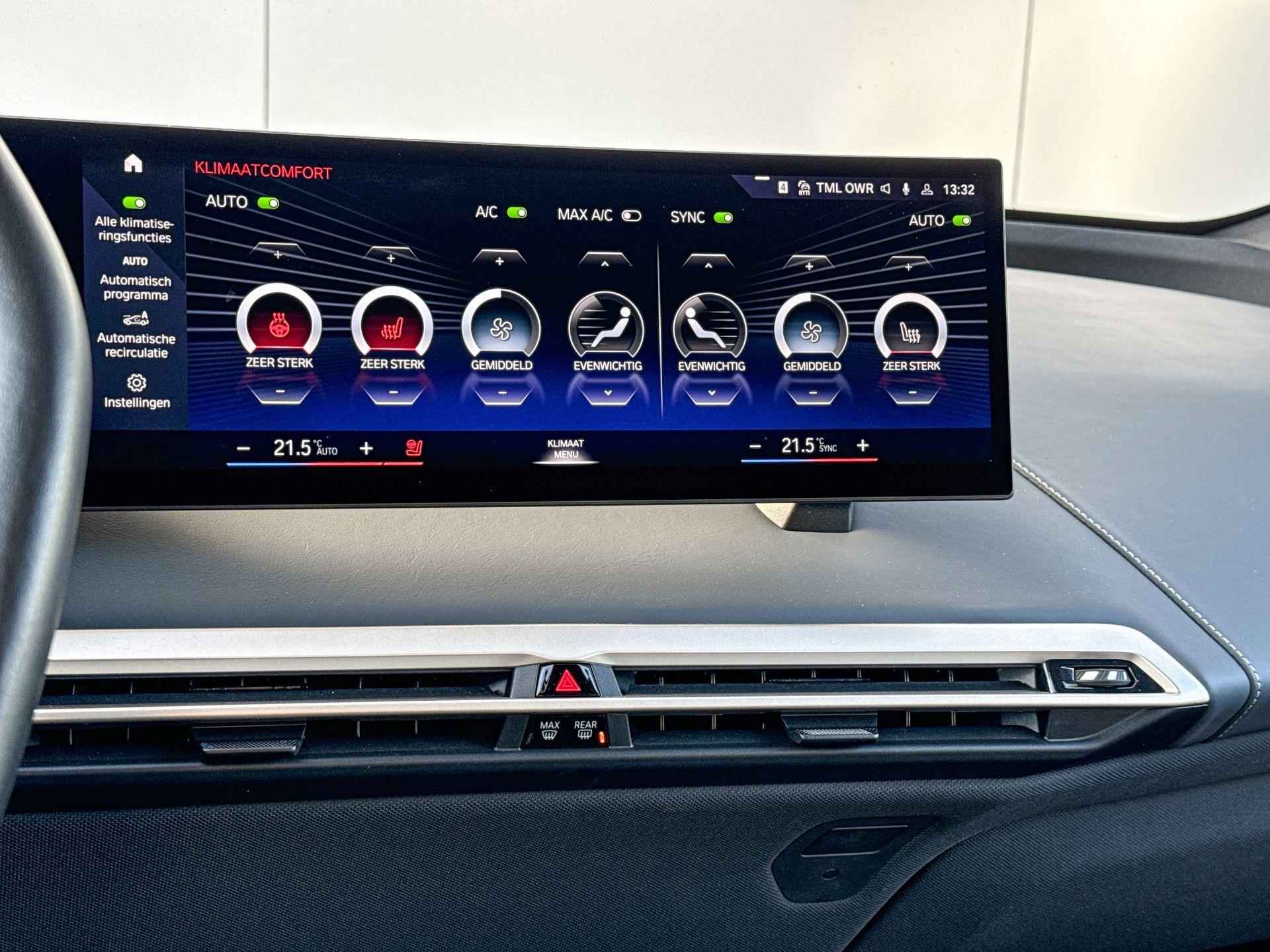 BMW iX xDrive40 High Executive 77 kWh Sportpakket / Stuurwielrand Verwarming / Comfort Acces / Skylounge / Getinte Ramen / Stoelverwarming / 4 Zone Airco / Driving Assistant Prof / Harman Kardon / Parking Assistant Plus - 26/28