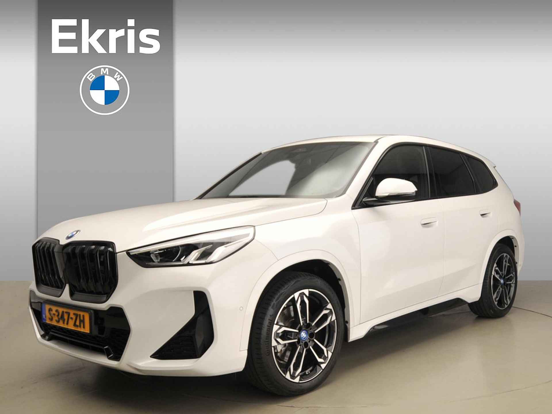 BMW iX1 xDrive30 | M-Sportpakket | LED | Leder | Navigatie | Trekhaak | Sportstoelen | Stoelverwarming | DAB | Alu 19 inch - 1/42