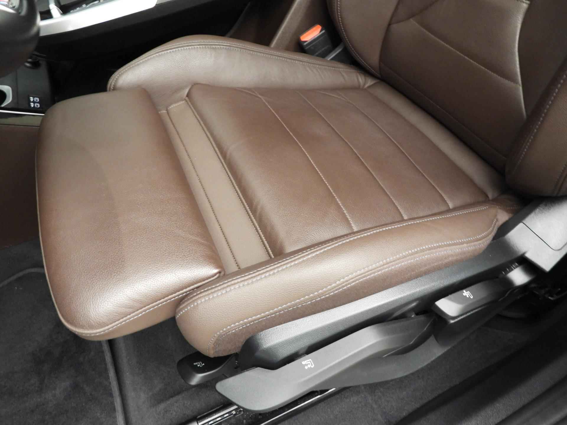 BMW iX1 xDrive30 | M-Sportpakket | LED | Leder | Navigatie | Trekhaak | Sportstoelen | Stoelverwarming | DAB | Alu 19 inch - 8/42