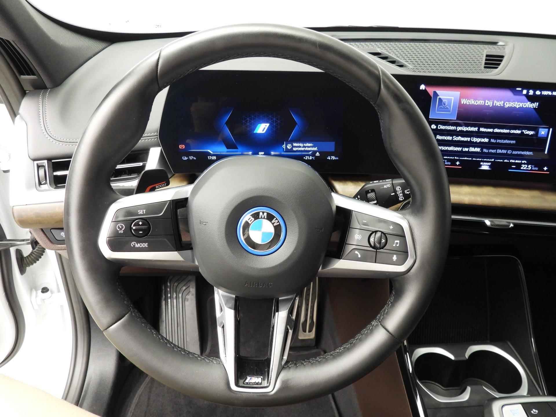 BMW iX1 xDrive30 | M-Sportpakket | LED | Leder | Navigatie | Trekhaak | Sportstoelen | Stoelverwarming | DAB | Alu 19 inch - 11/42