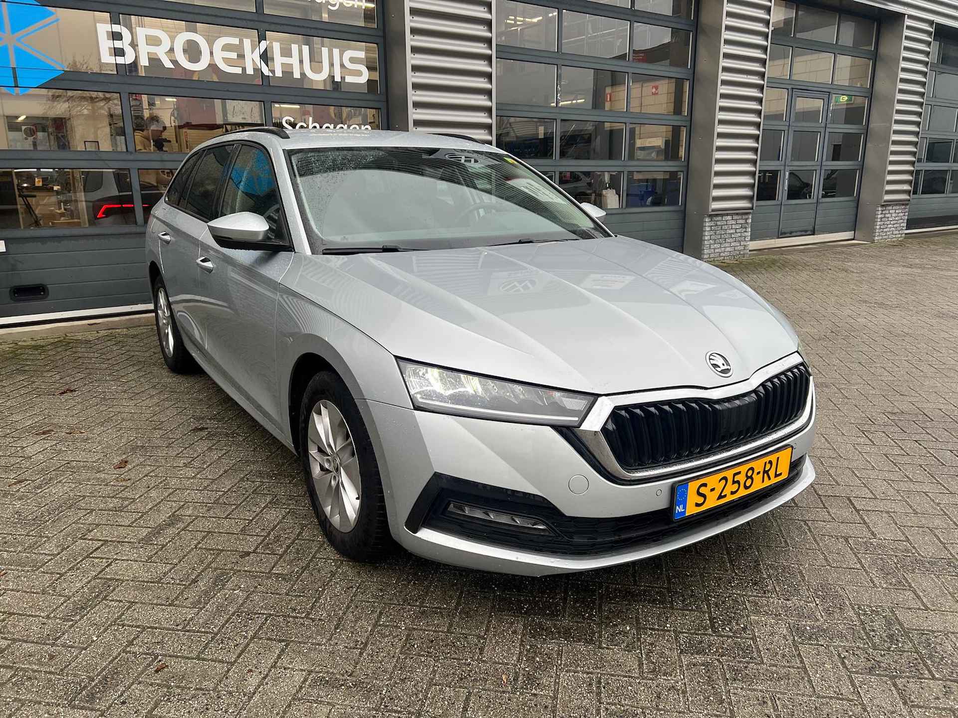 Škoda Octavia Combi 1.0 TSI 110 pk Business Edition | Trekhaak wegklapbaar | Navigatie | Elektrische achterklep | - 3/40