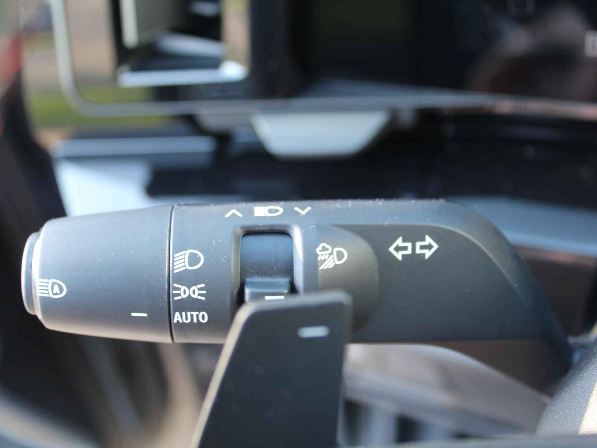 Renault Austral E-Tech Hybrid 200 Techno Esprit Alpine / Levertijd in overleg / AUTOMAAT / Achteruitrijcamera / LED / Apple Car Play & Android Auto / Armsteun voor / Cruise control / DAB / Dakrails / Dode hoek detectie / Elektrisch bedienbare achterklep / Metaalkleur / Draadloze telefoonlader / Automatische airco / Keyless / Lichtmetalen velgen 20" / Navigatiesysteem / Parkeersensoren voor + achter - 9/53
