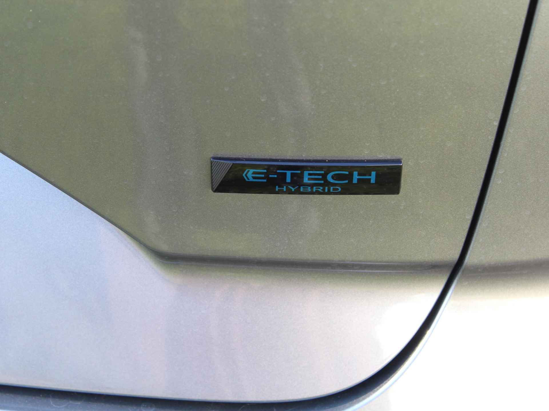 Renault Austral E-Tech Hybrid 200 Techno Esprit Alpine / Levertijd in overleg / AUTOMAAT / Achteruitrijcamera / LED / Apple Car Play & Android Auto / Armsteun voor / Cruise control / DAB / Dakrails / Dode hoek detectie / Elektrisch bedienbare achterklep / Metaalkleur / Draadloze telefoonlader / Automatische airco / Keyless / Lichtmetalen velgen 20" / Navigatiesysteem / Parkeersensoren voor + achter - 41/53