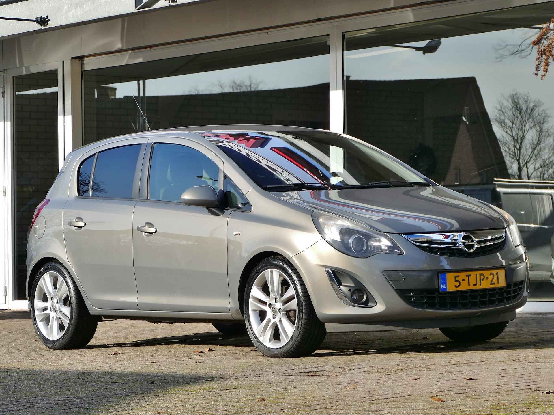 Opel Corsa 1.4-16V Cosmo | trekhaak | all-season-banden | parkeersensoren - 13/43