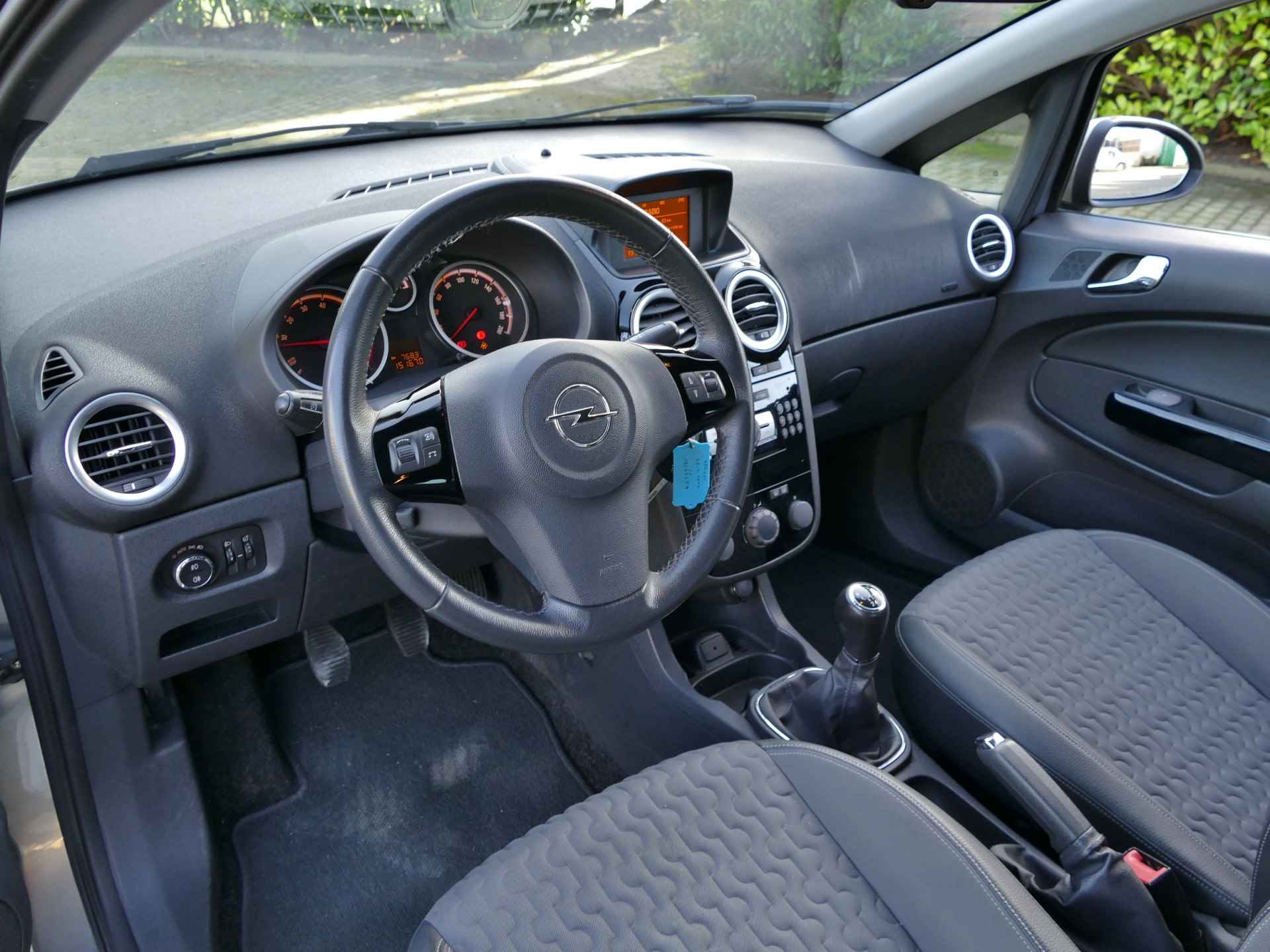 Opel Corsa 1.4-16V Cosmo | trekhaak | all-season-banden | parkeersensoren - 30/43