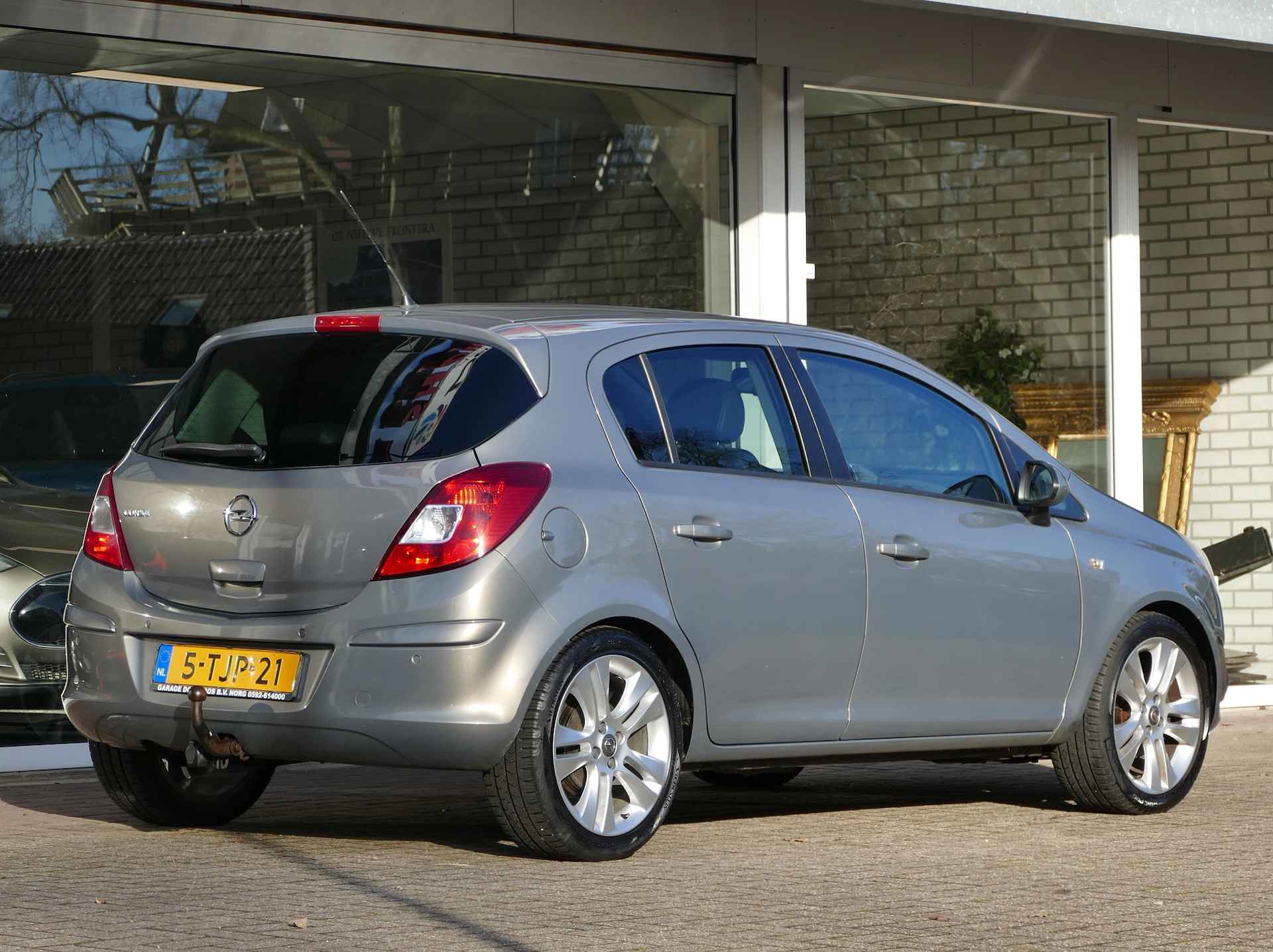 Opel Corsa 1.4-16V Cosmo | trekhaak | all-season-banden | parkeersensoren - 36/43