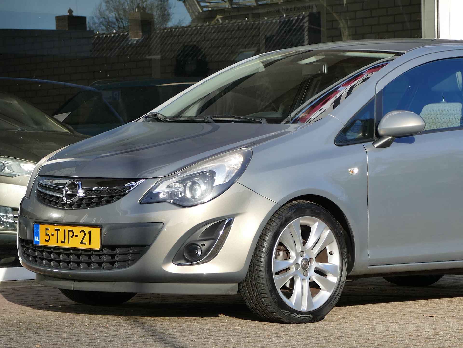 Opel Corsa 1.4-16V Cosmo | trekhaak | all-season-banden | parkeersensoren - 43/43