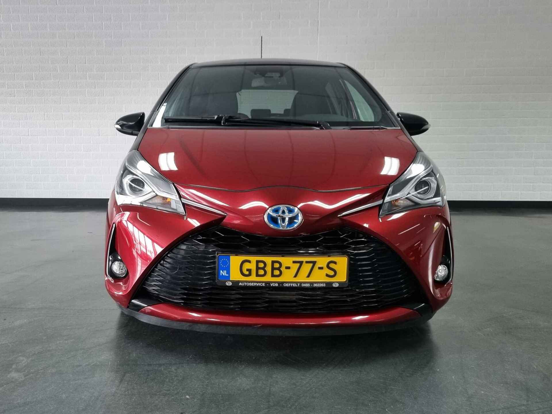 Toyota Yaris 1.5 Hybrid Bi-Tone Limited - 2/69