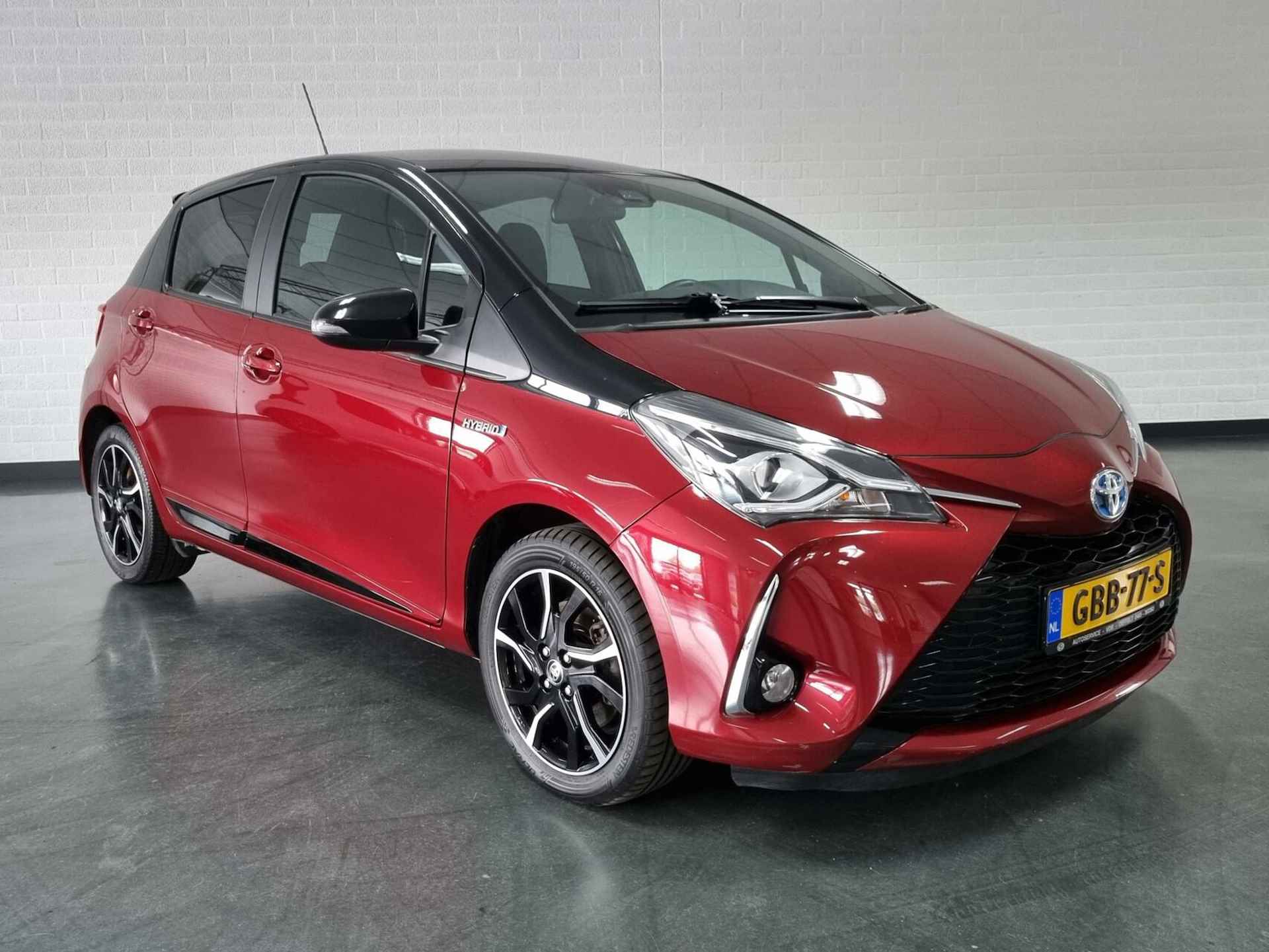 Toyota Yaris 1.5 Hybrid Bi-Tone Limited - 3/69