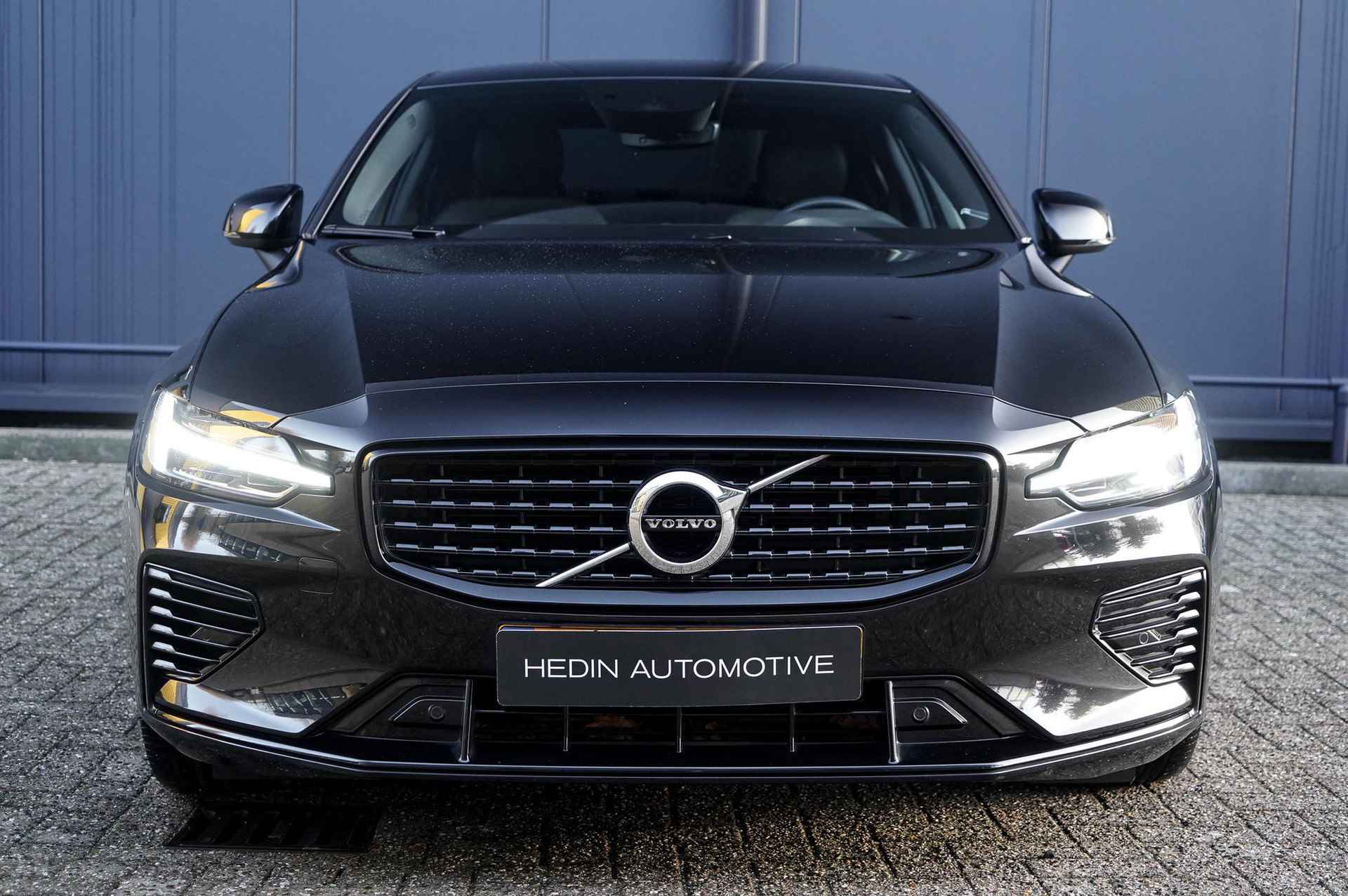 Volvo S60 2.0 Recharge T6 AWD R-Design | Trekhaak | Pilot Assist | Stoel- stuurverwarming | Park Assist | Apple Carplay - 2/29