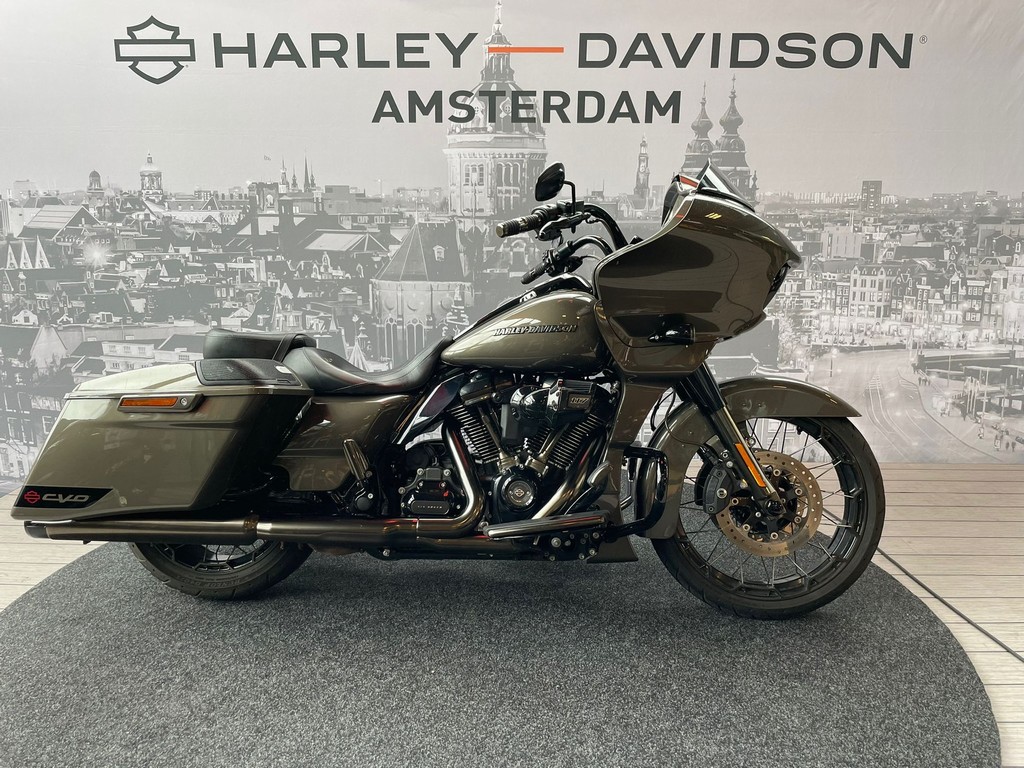 Harley-Davidson FLTRXSE CVO ROAD GLIDE bij viaBOVAG.nl