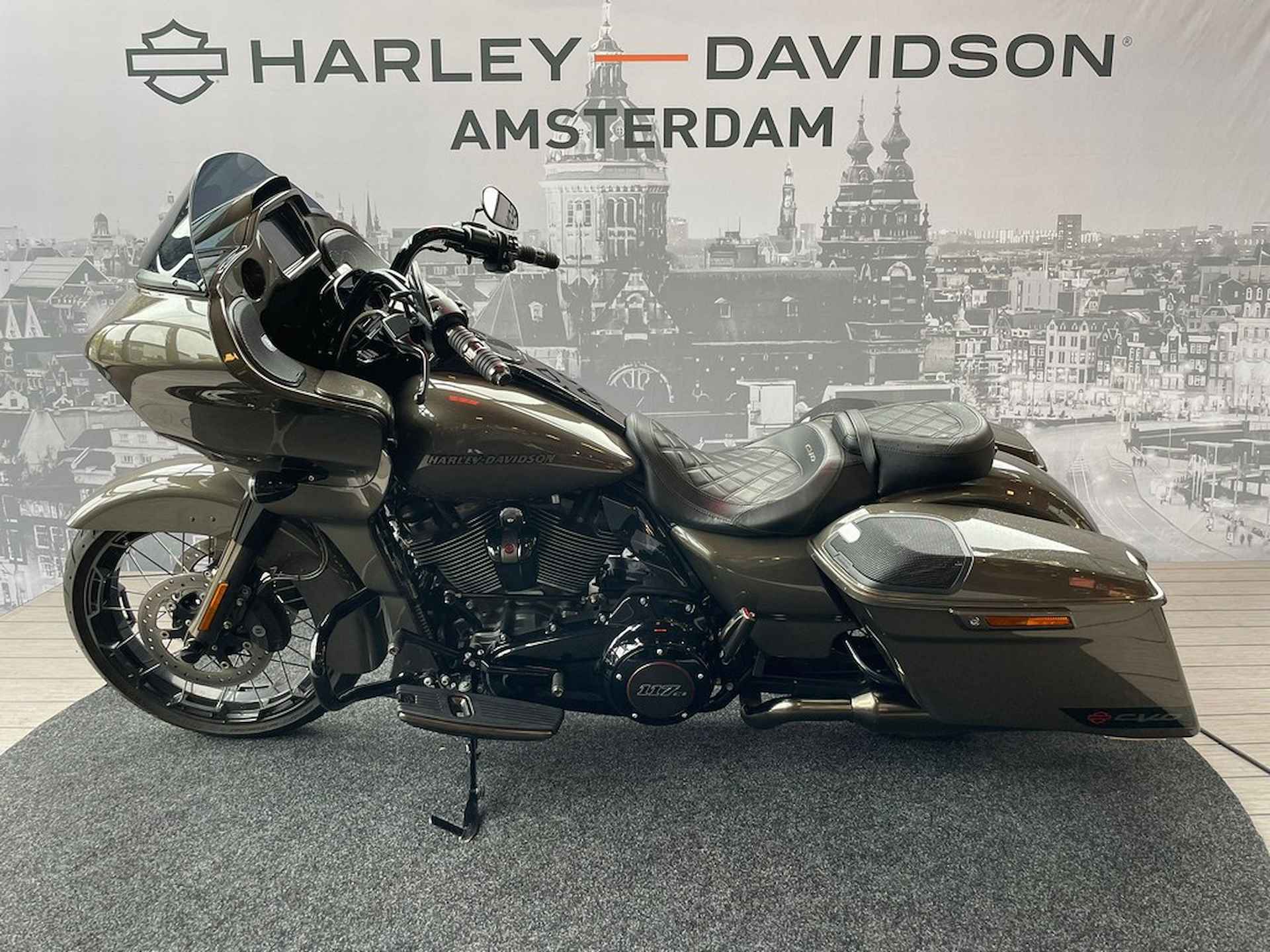 Harley-Davidson FLTRXSE CVO ROAD GLIDE - 4/8