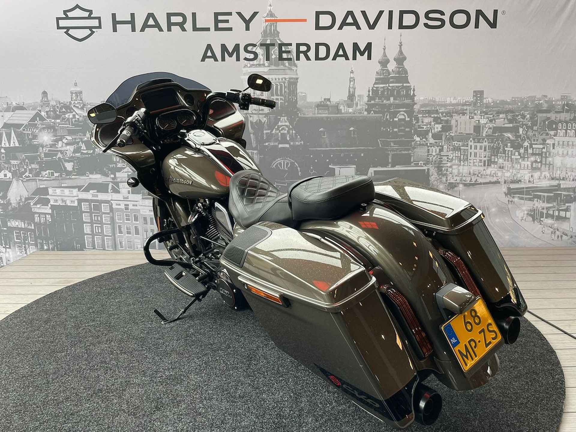 Harley-Davidson FLTRXSE CVO ROAD GLIDE - 6/8